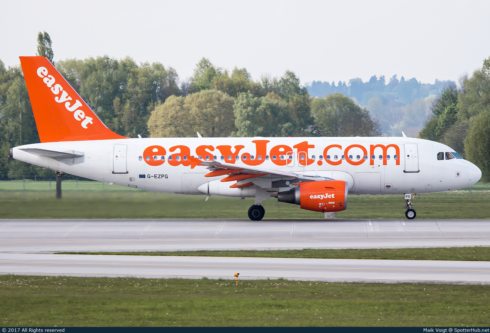 Photo of G-EZPG - Airbus A319-111 operated by easyJet