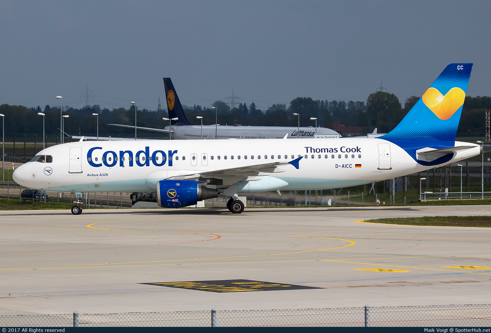 Photo of D-AICC - Airbus A320-212 operated by Condor