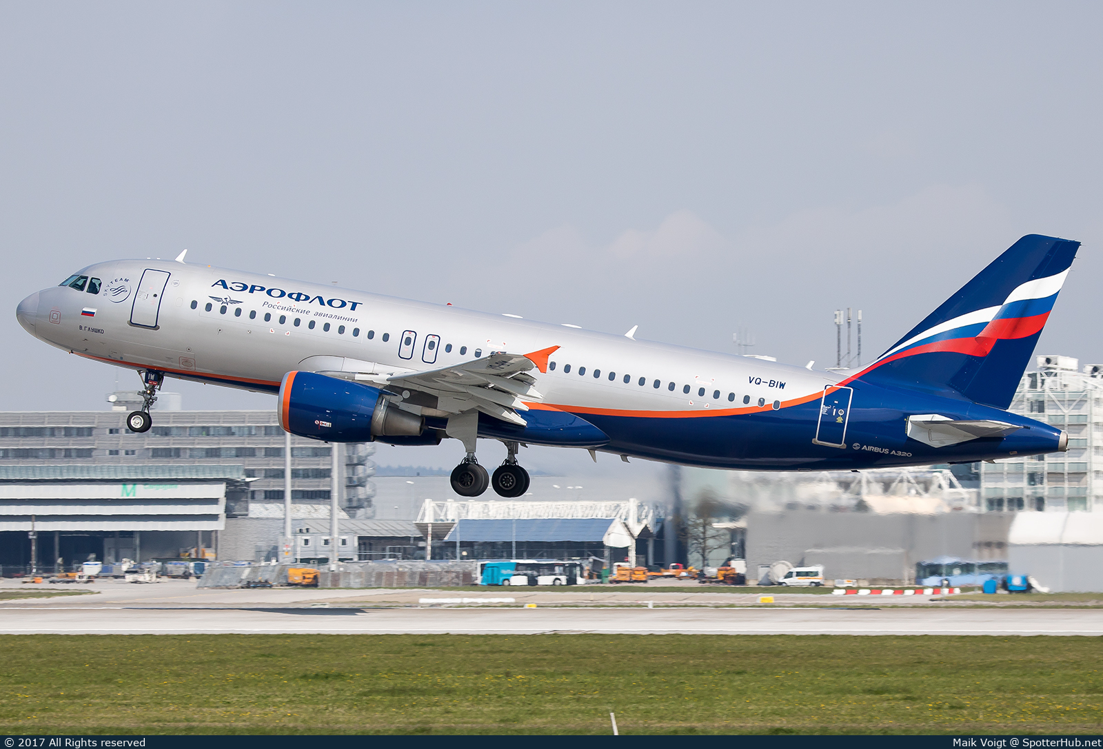 Photo of VQ-BIW - Airbus A320-214 operated by Aeroflot