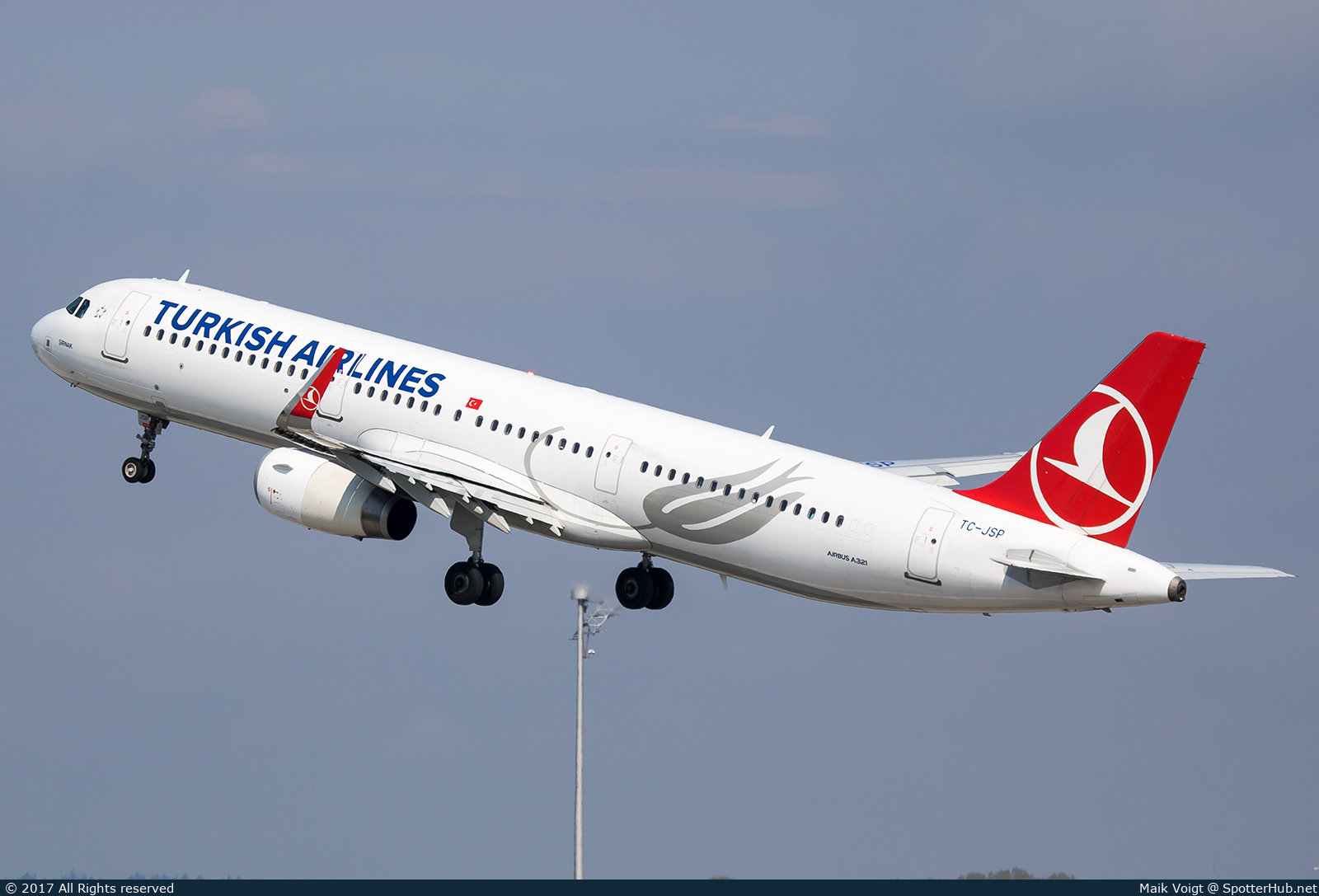 Photo of TC-JSP - Airbus A321-231 operated by Turkish Airlines