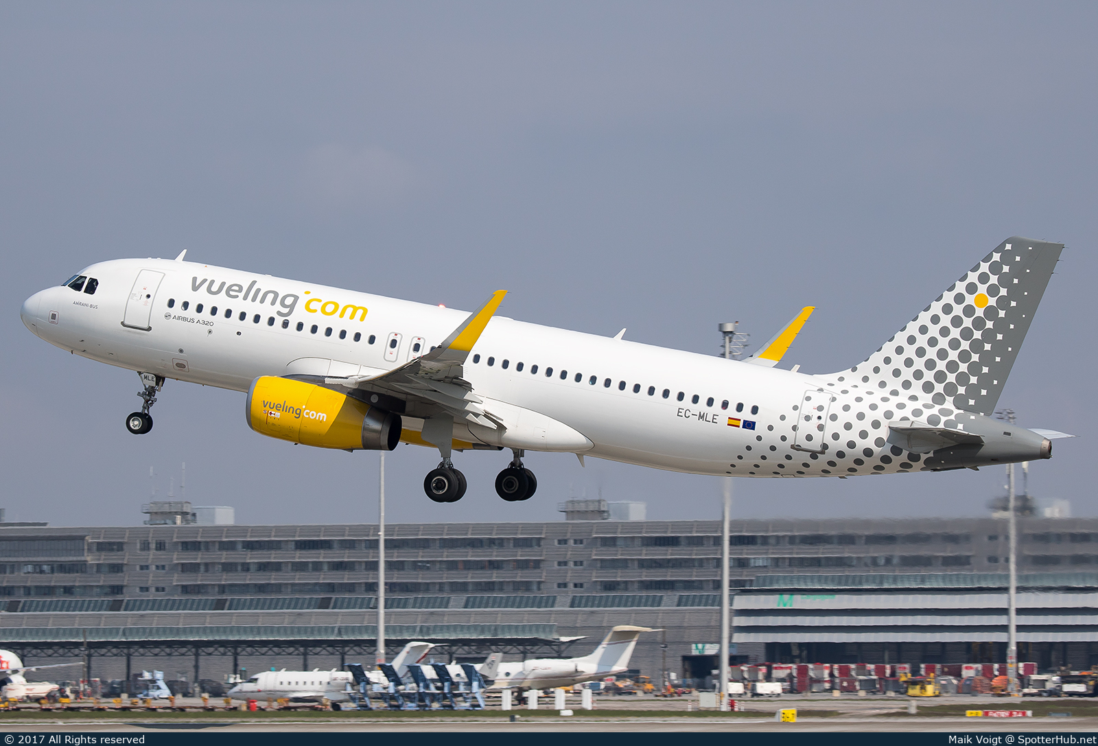 Photo of EC-MLE - Airbus A320-232 operated by Vueling