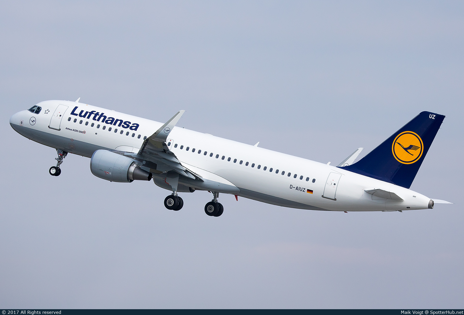 Photo of D-AIUZ - Airbus A320-214 operated by Lufthansa