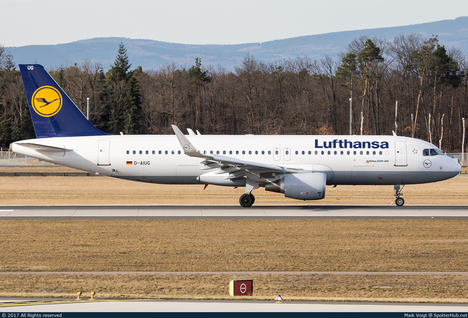 Photo of D-AIUG - Airbus A320-214 operated by Lufthansa