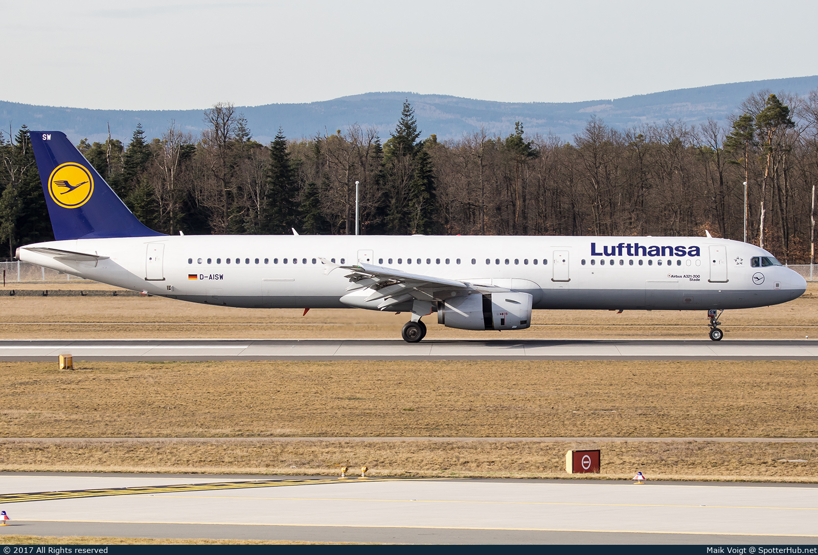 Photo of D-AISW - Airbus A321-231 operated by Lufthansa