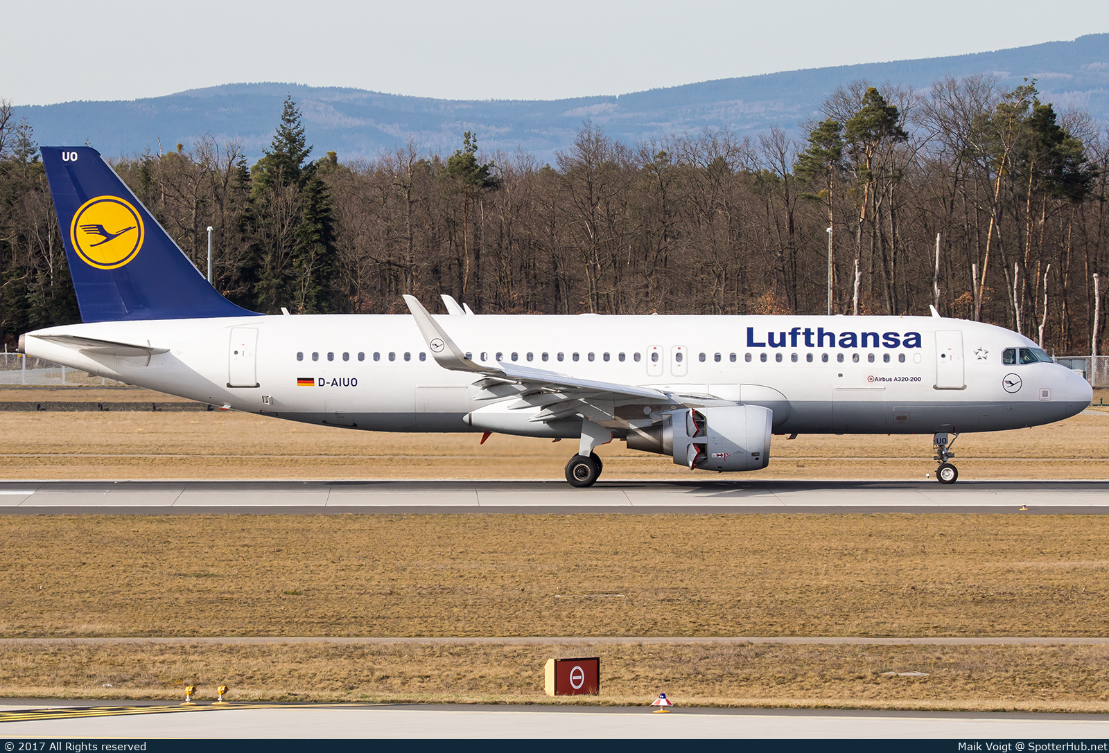 Photo of D-AIUO - Airbus A320-214 operated by Lufthansa