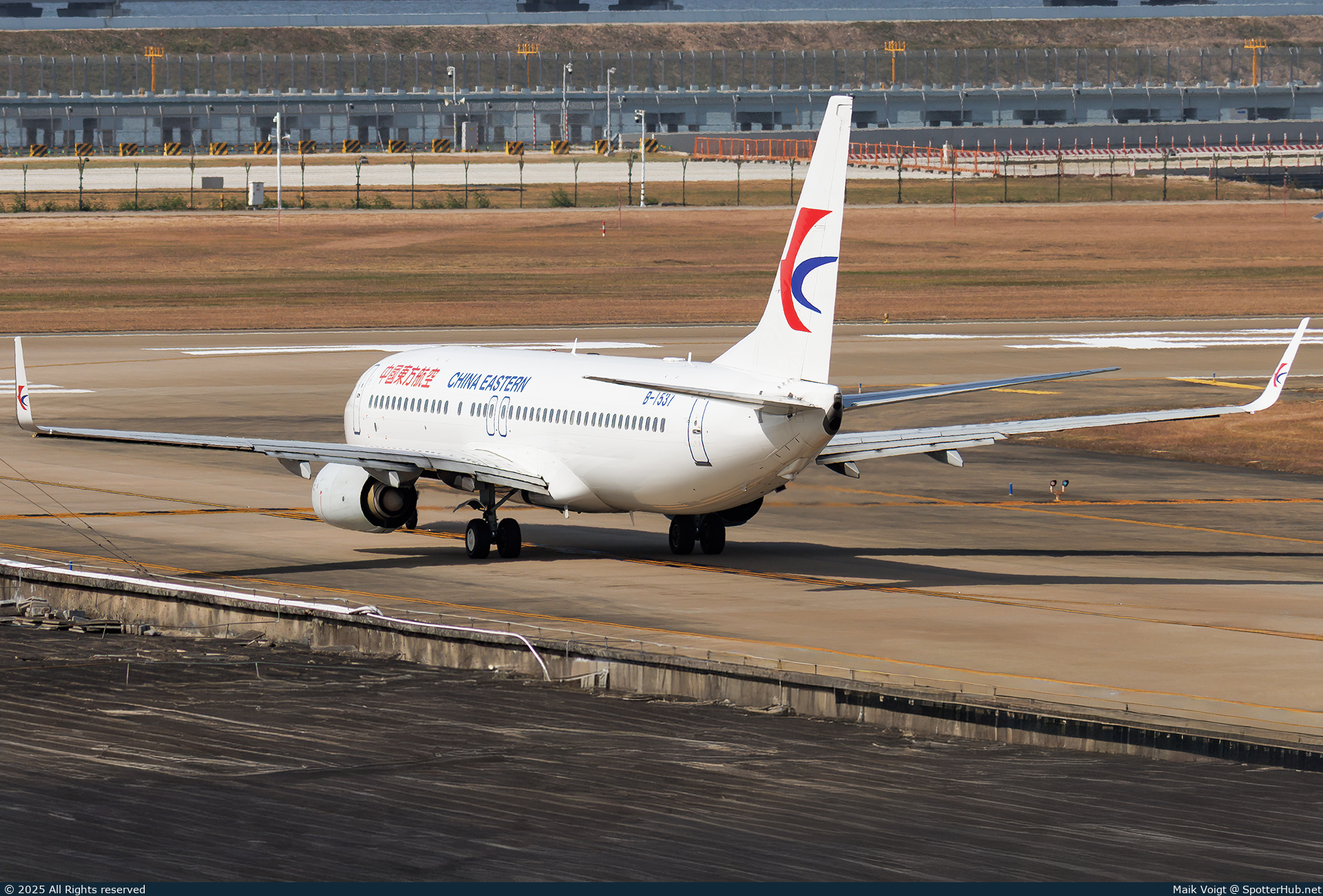 Photo of B-1537 - Boeing 737-89P operated by China Eastern Airlines