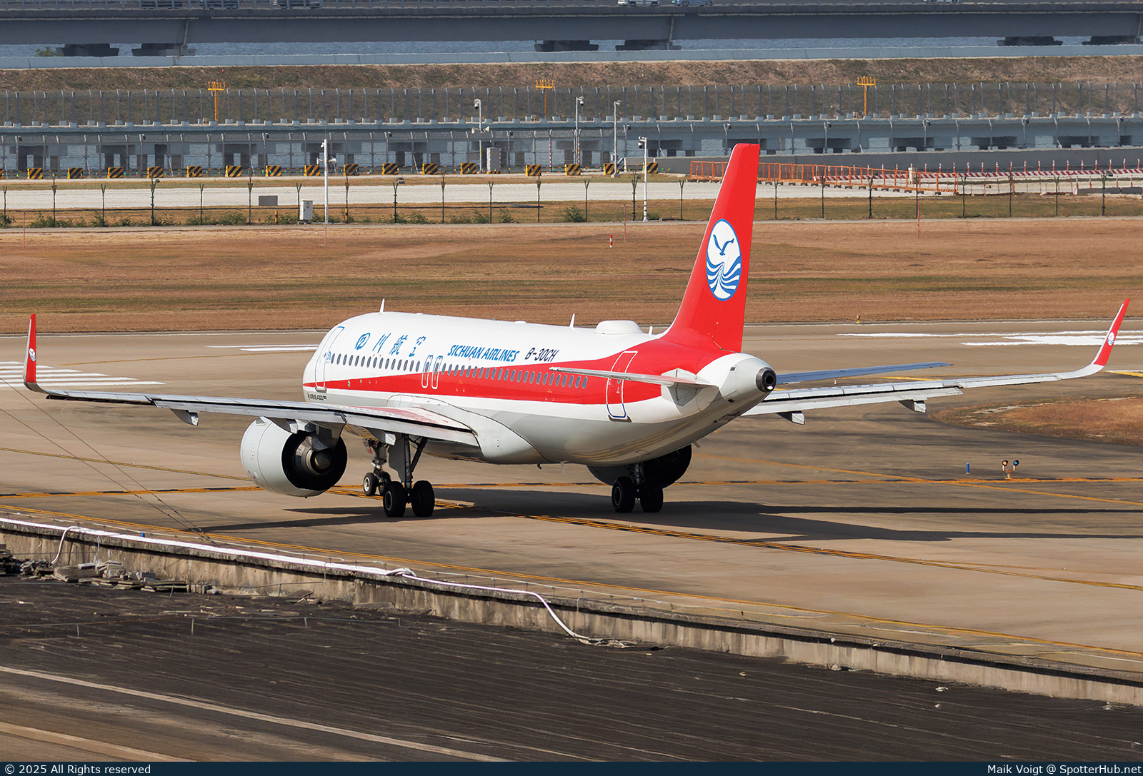 Photo of B-30CH - Airbus A320-271N operated by Sichuan Airlines