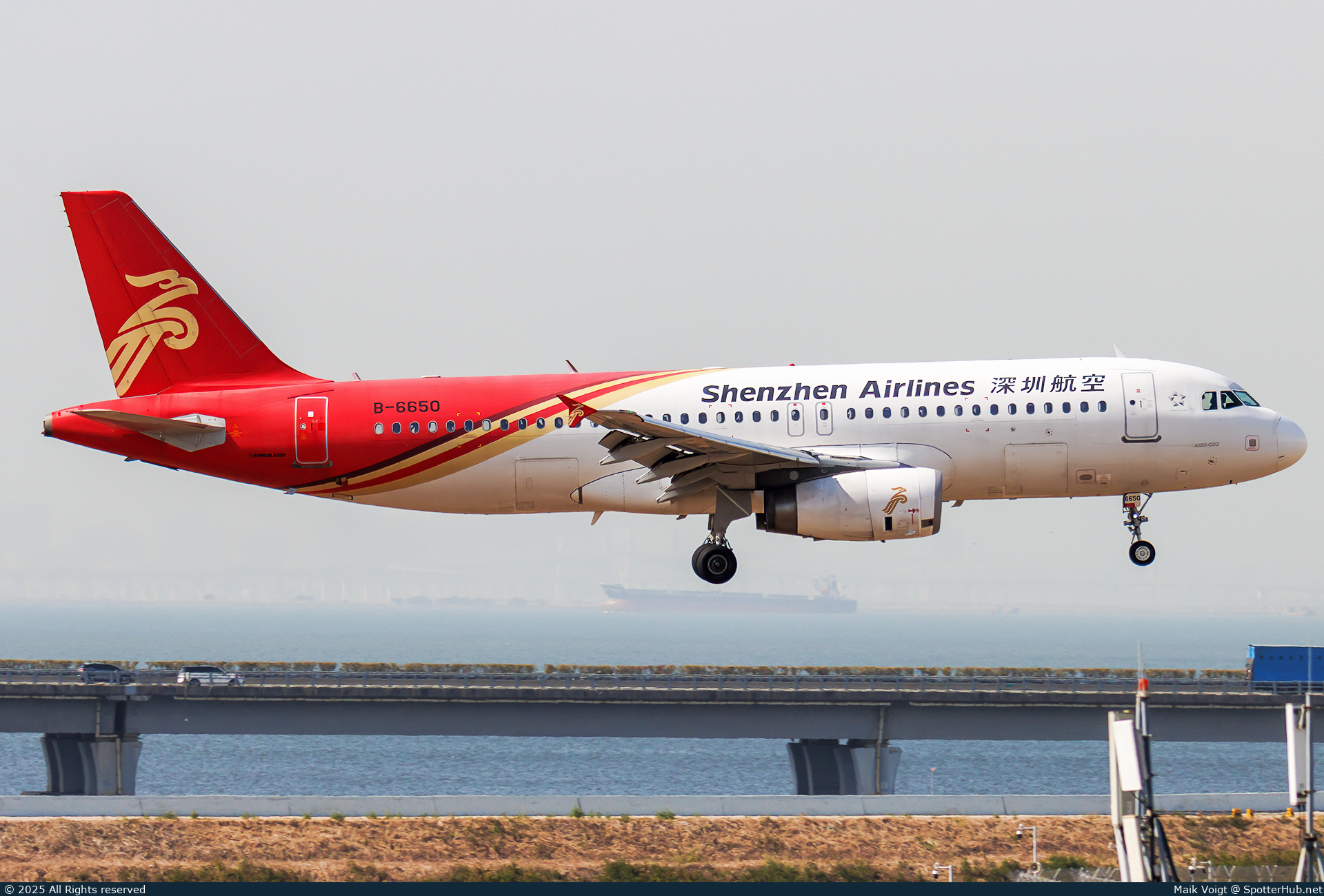 Photo of B-6650 - Airbus A320-232 operated by Shenzhen Airlines
