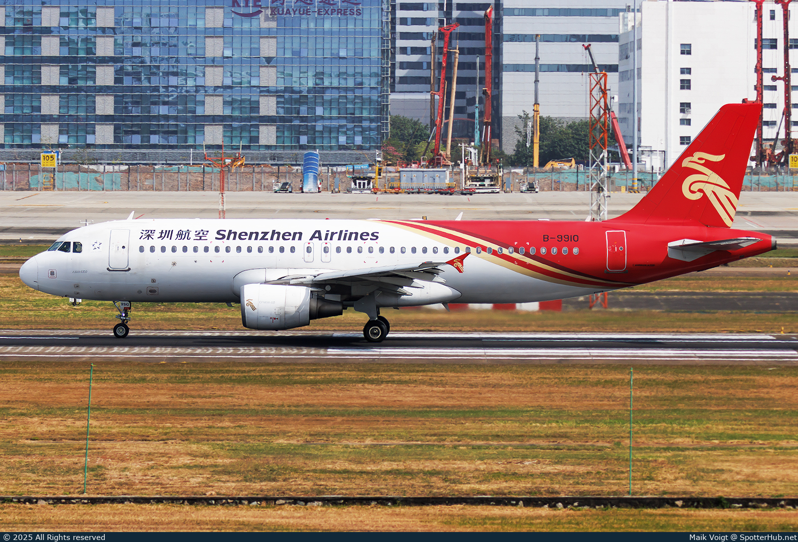 Photo of B-9910 - Airbus A320-214 operated by Shenzhen Airlines