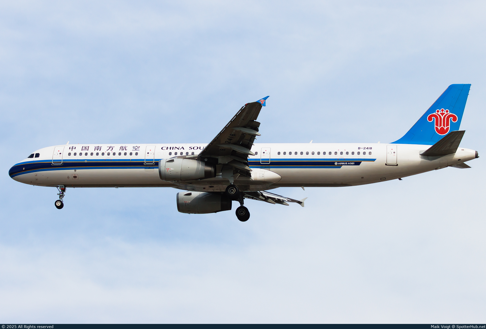 Photo of B-2418 - Airbus A321-231 operated by China Southern Airlines