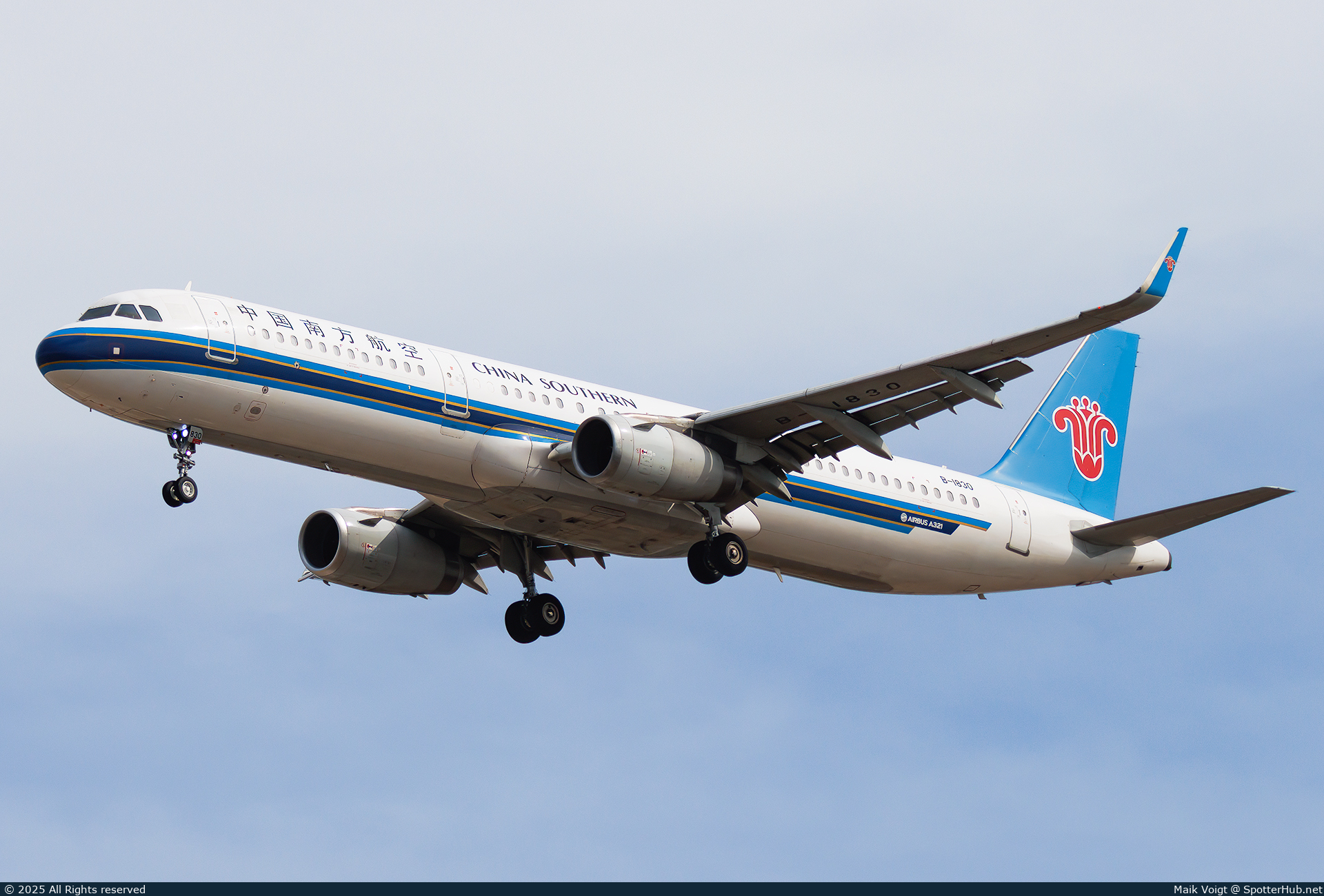 Photo of B-1830 - Airbus A321-231 operated by China Southern Airlines