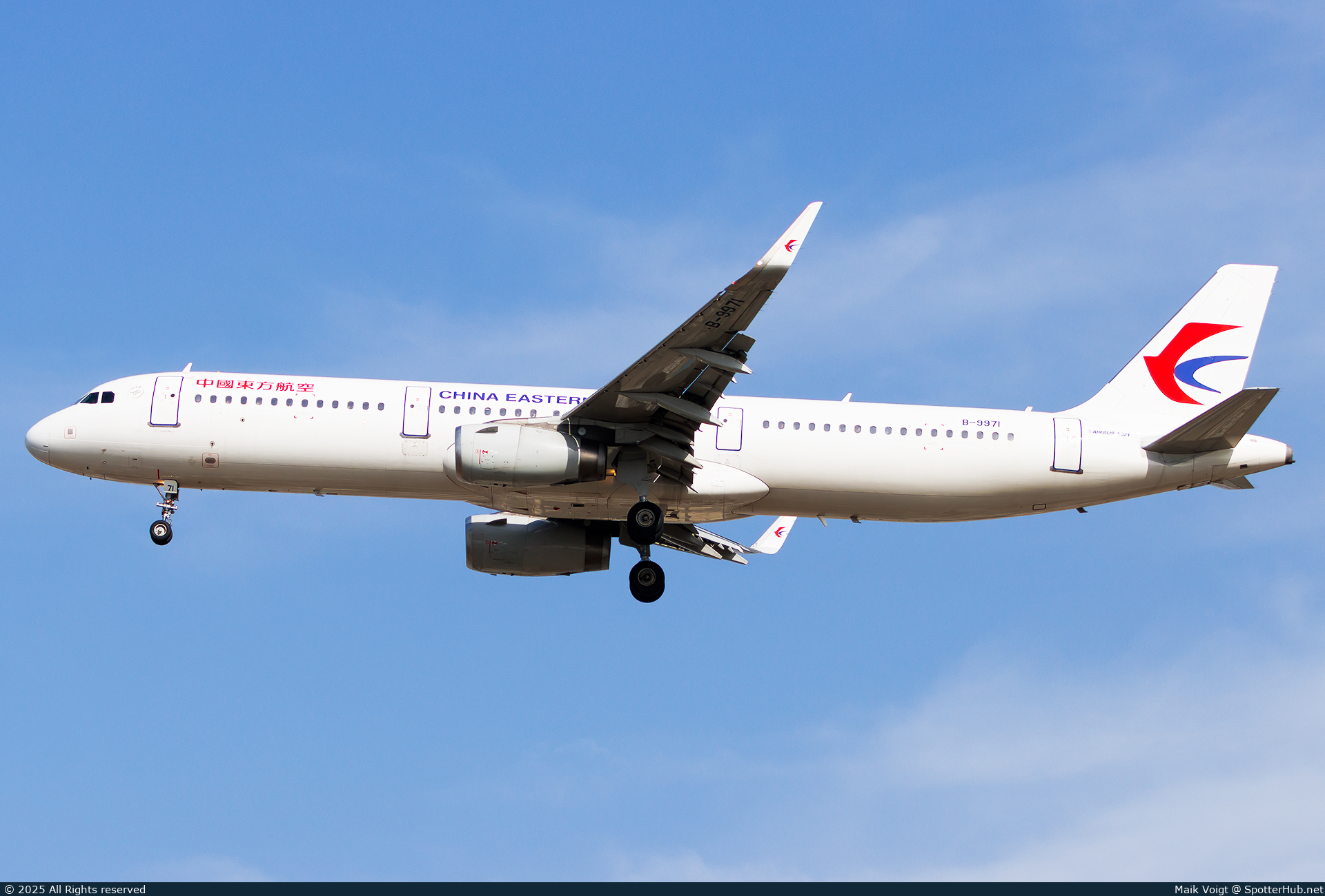 Photo of B-9971 - Airbus A321-231 operated by China Eastern Airlines