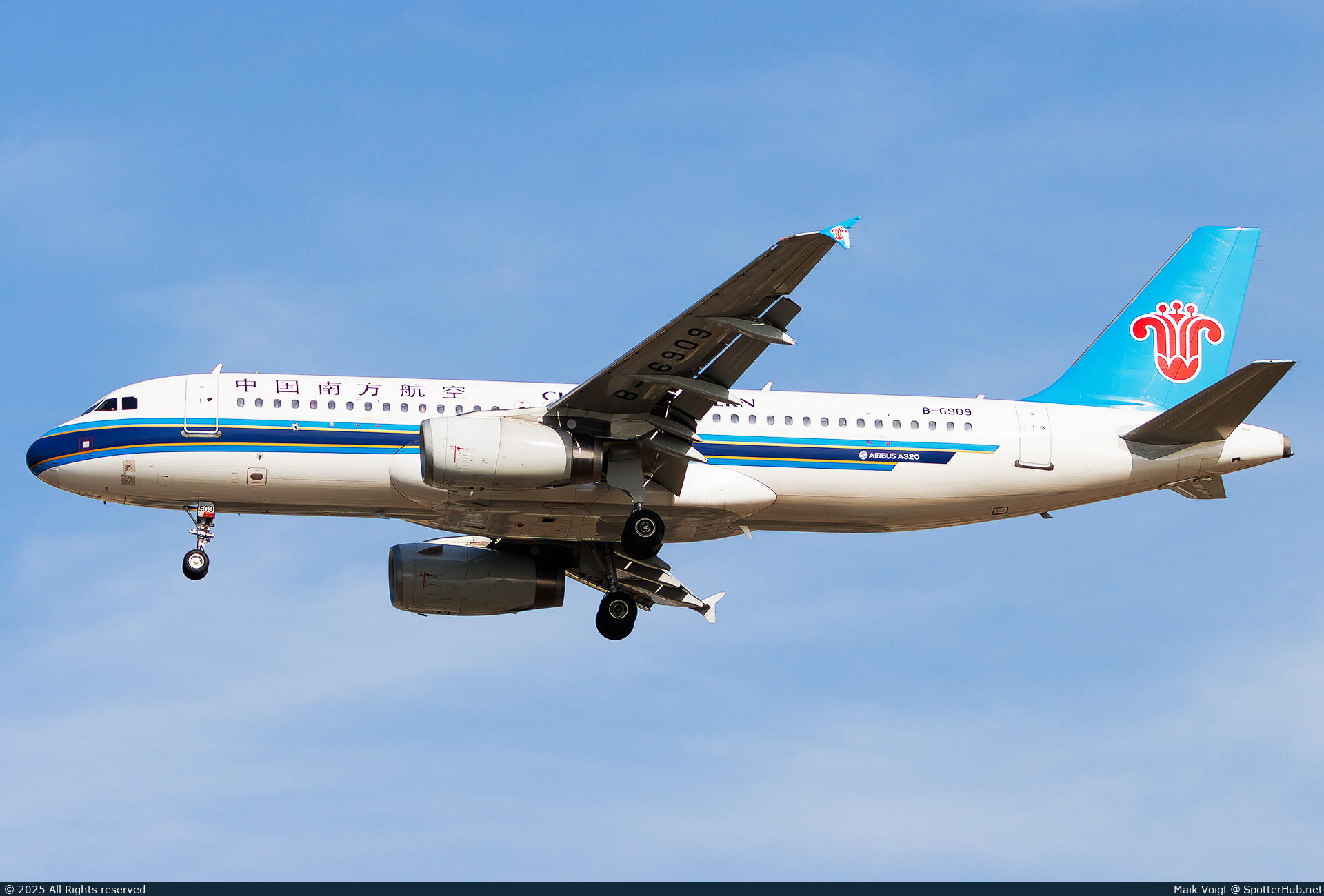 Photo of B-6909 - Airbus A320-232 operated by China Southern Airlines