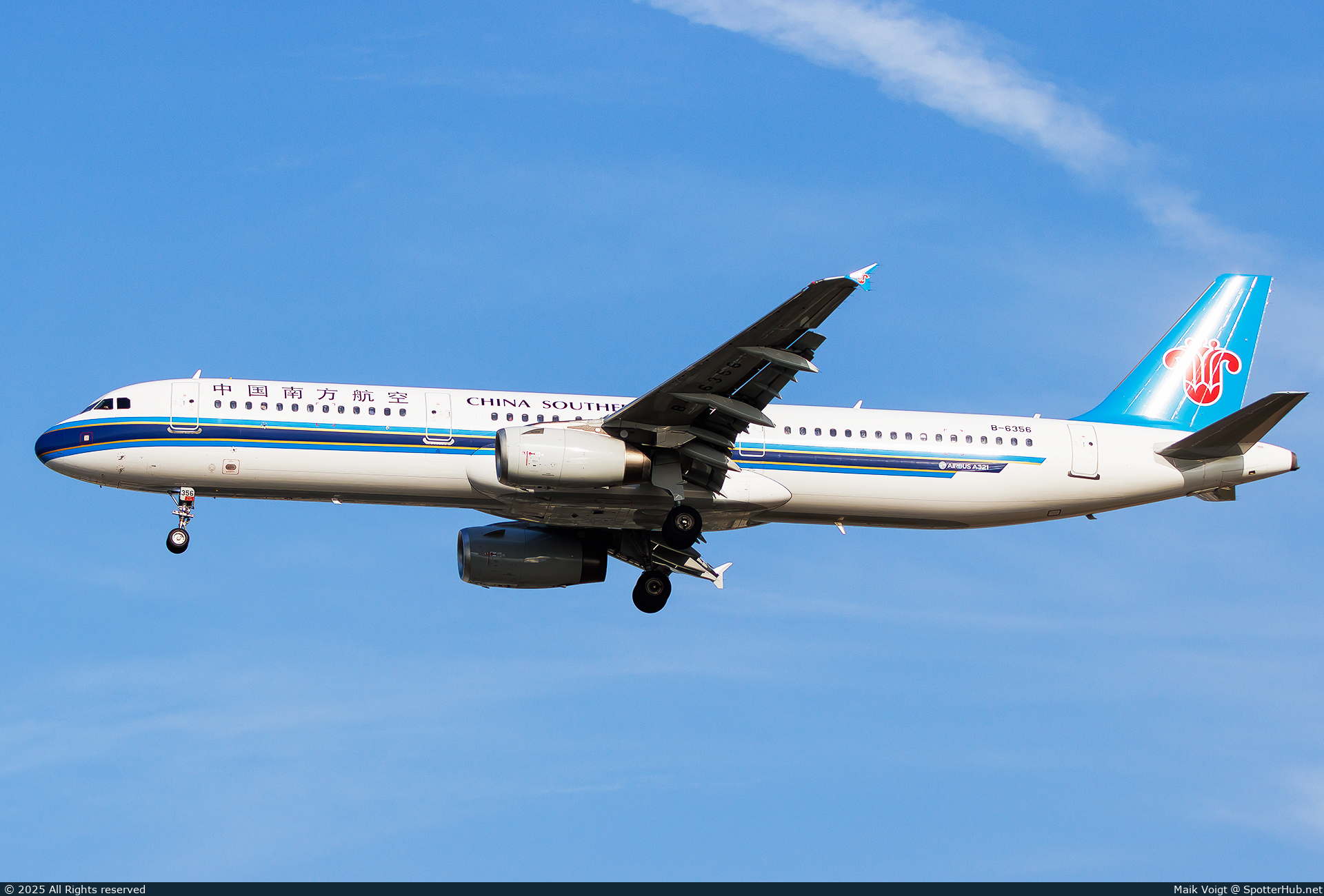 Photo of B-6356 - Airbus A321-231 operated by China Southern Airlines