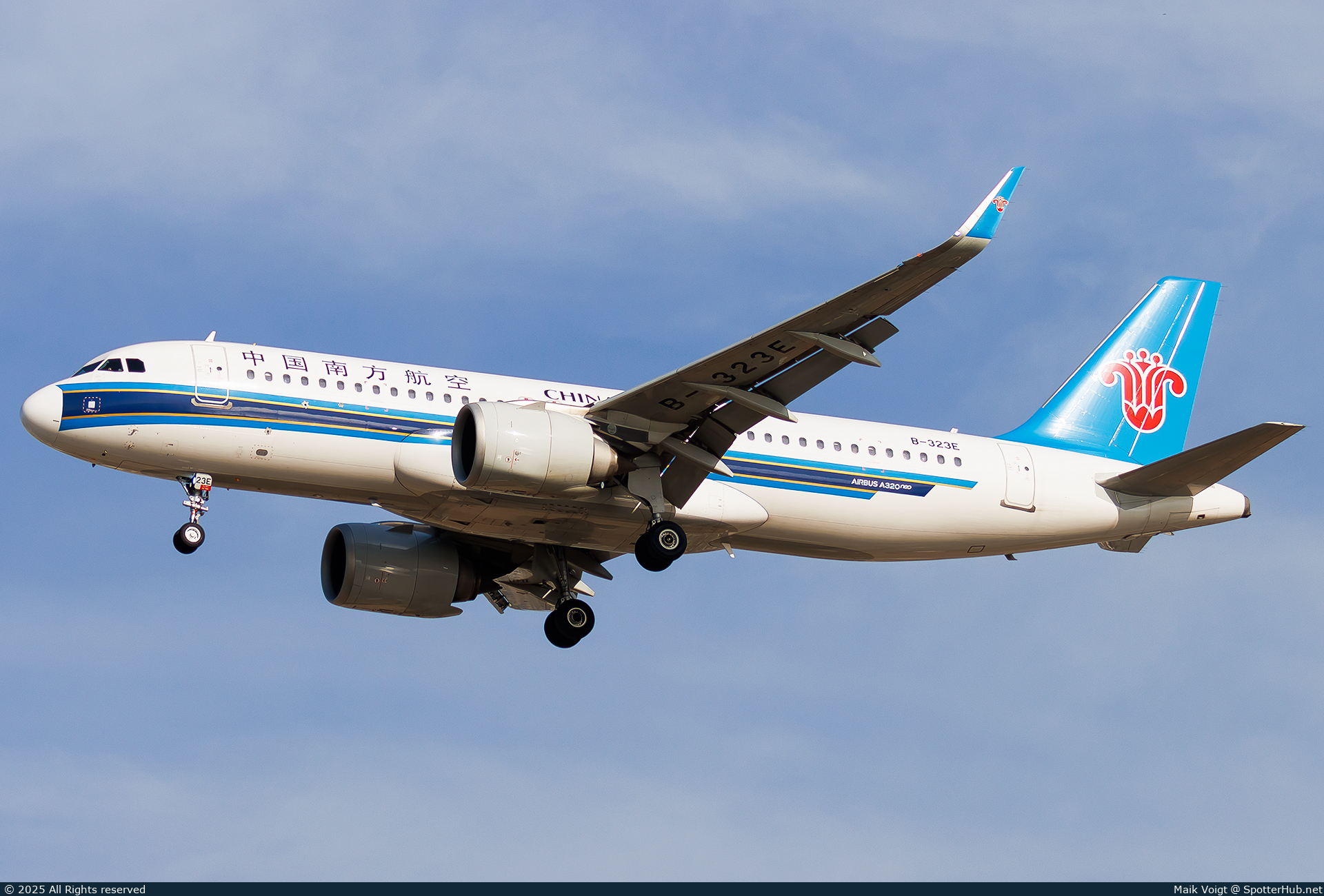 Photo of B-323E - Airbus A320-251N operated by China Southern Airlines