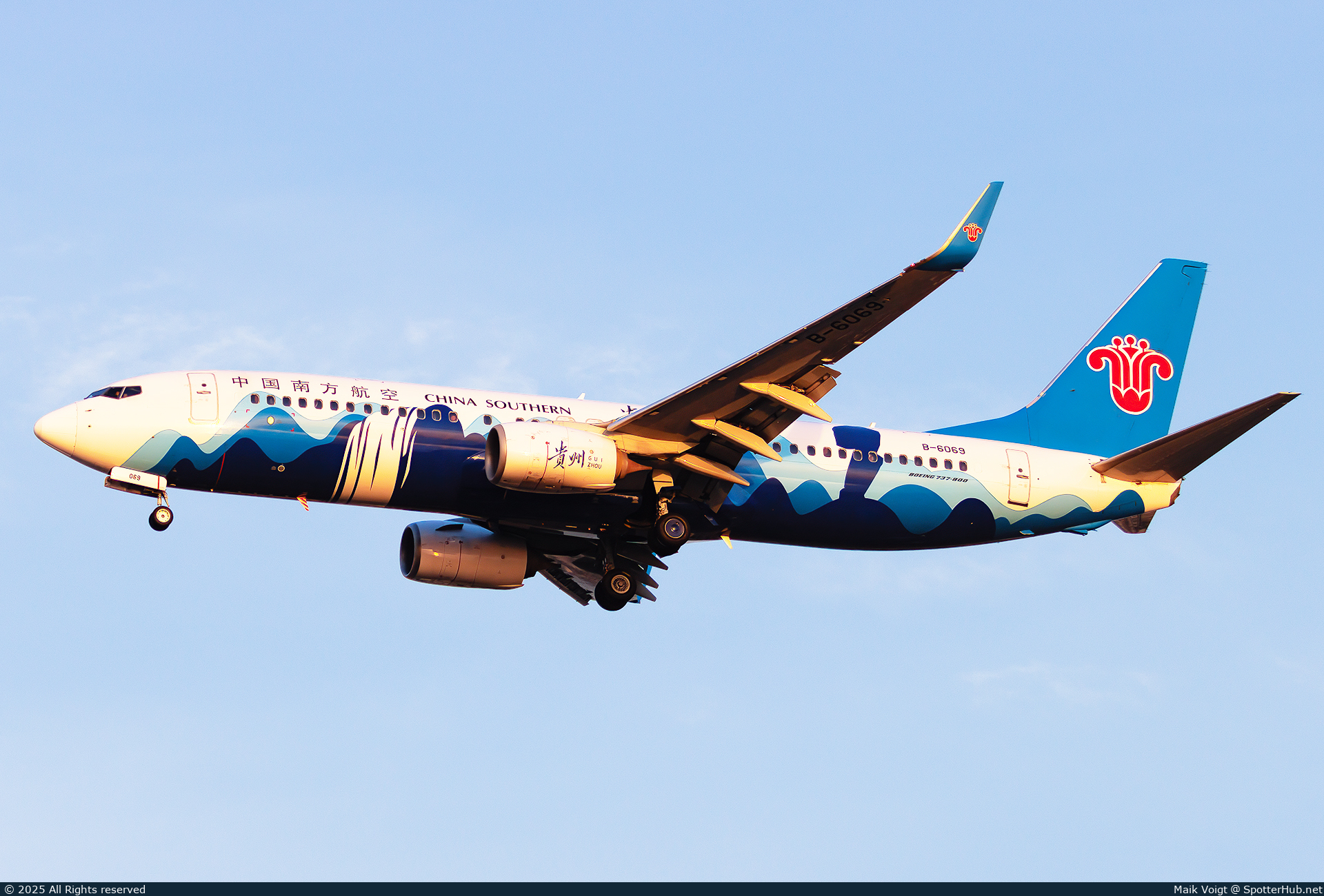Photo of B-6069 - Boeing 737-81B operated by China Southern Airlines