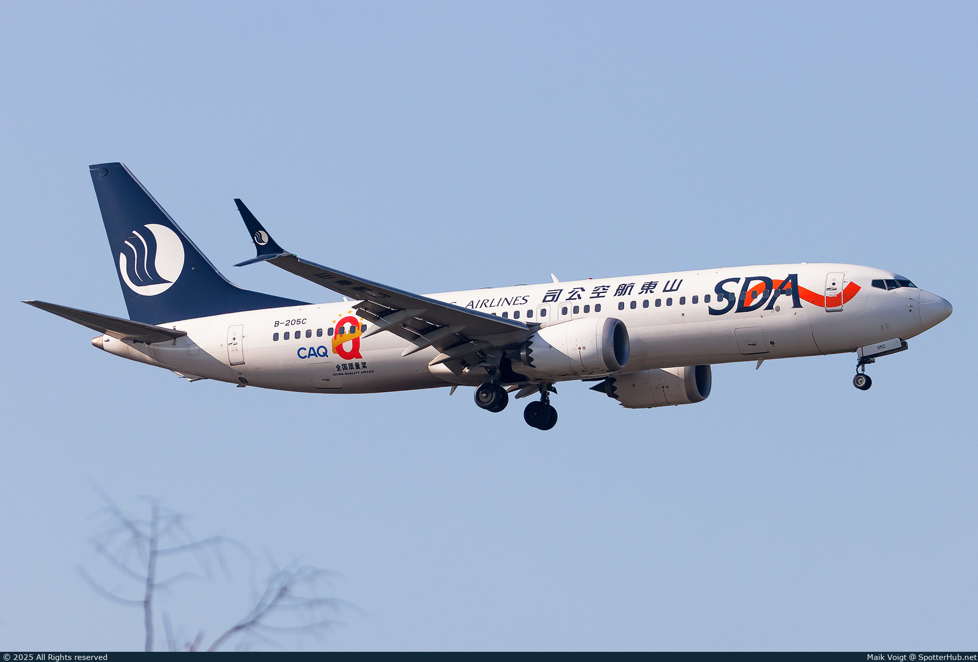 Photo of B-205C - Boeing 737 MAX 8 operated by Shandong Airlines
