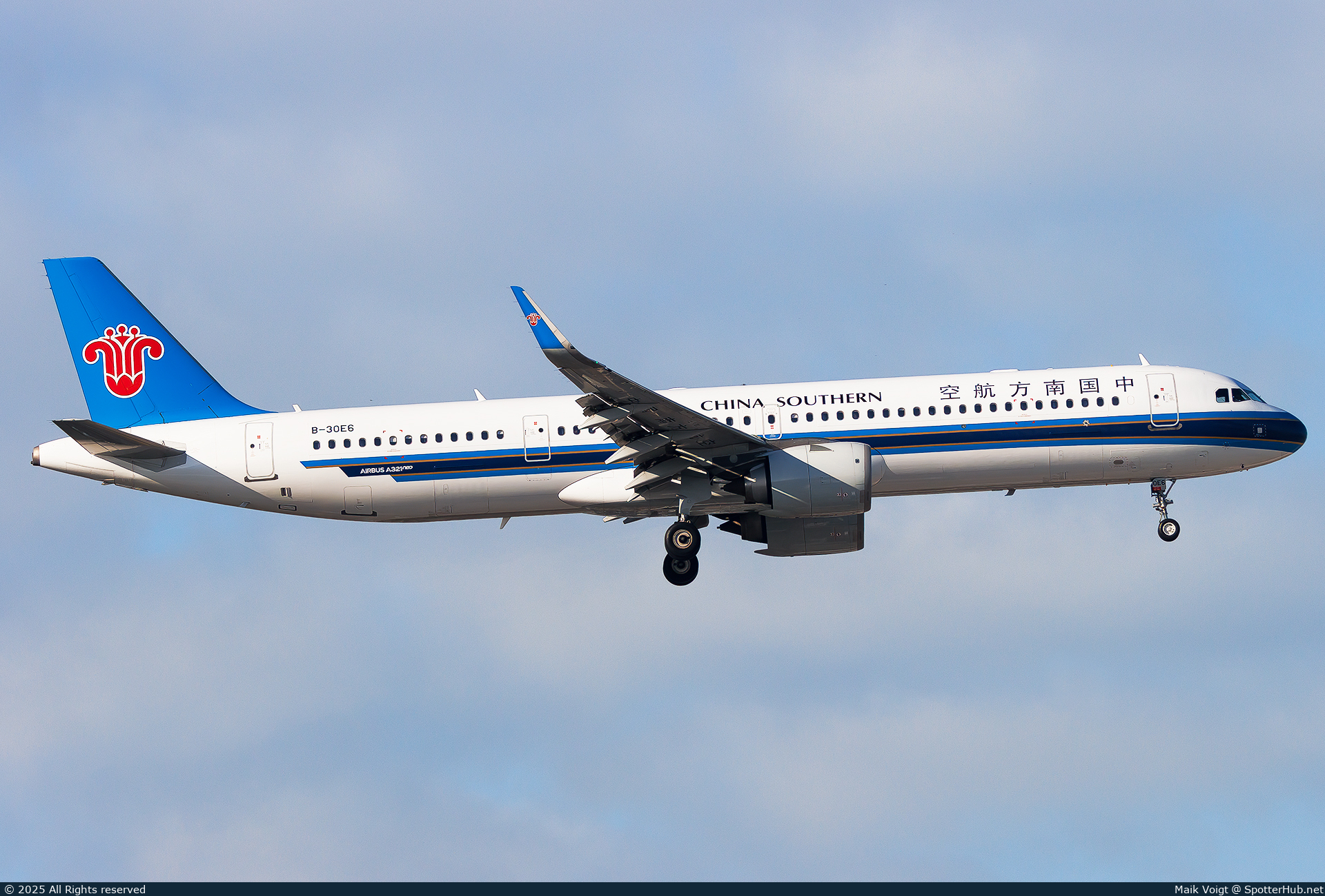 Photo of B-30E6 - Airbus A321-253NX operated by China Southern Airlines