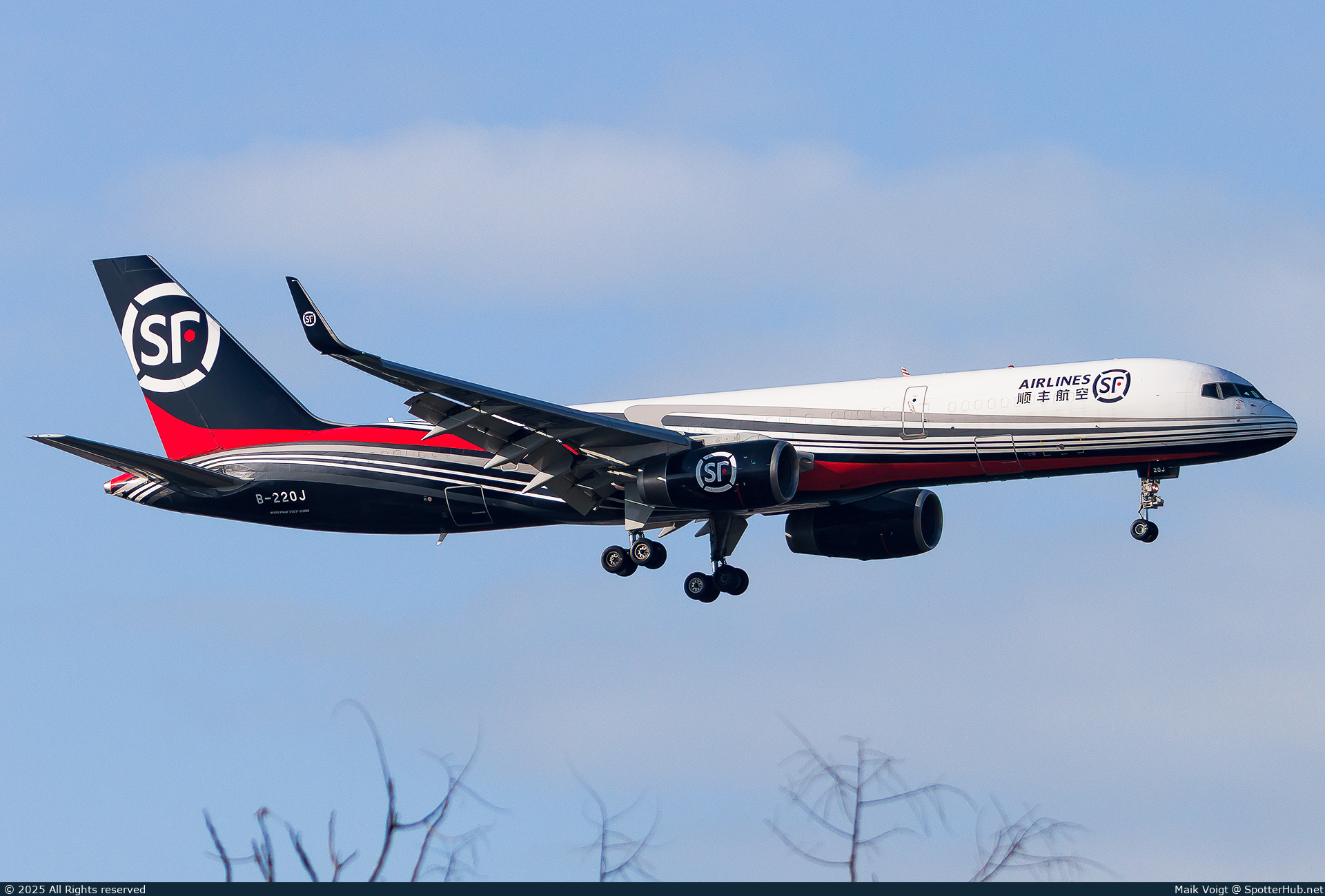Photo of B-220J - Boeing 757-28A(PCF) operated by SF Airlines