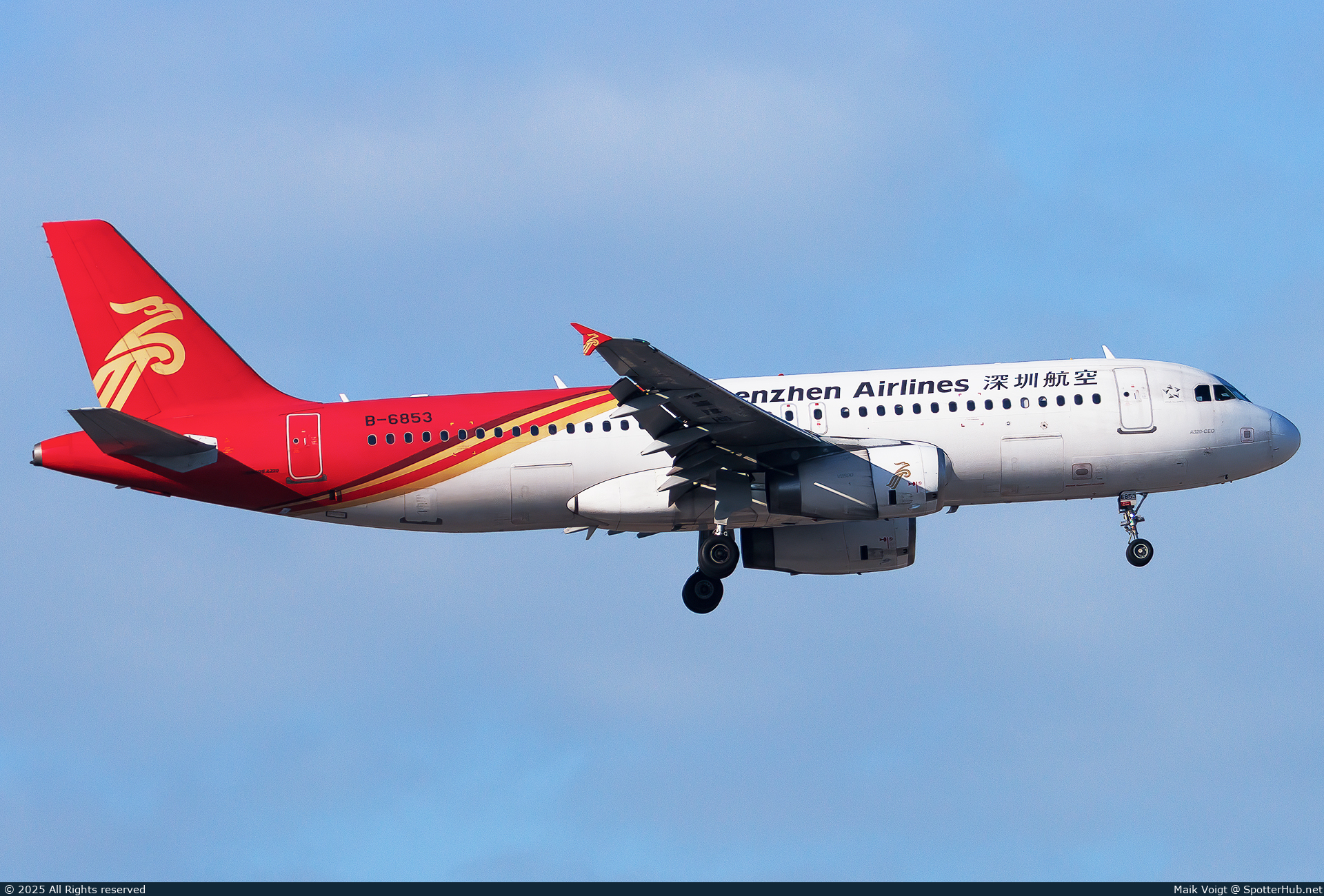 Photo of B-6853 - Airbus A320-232 operated by Shenzhen Airlines