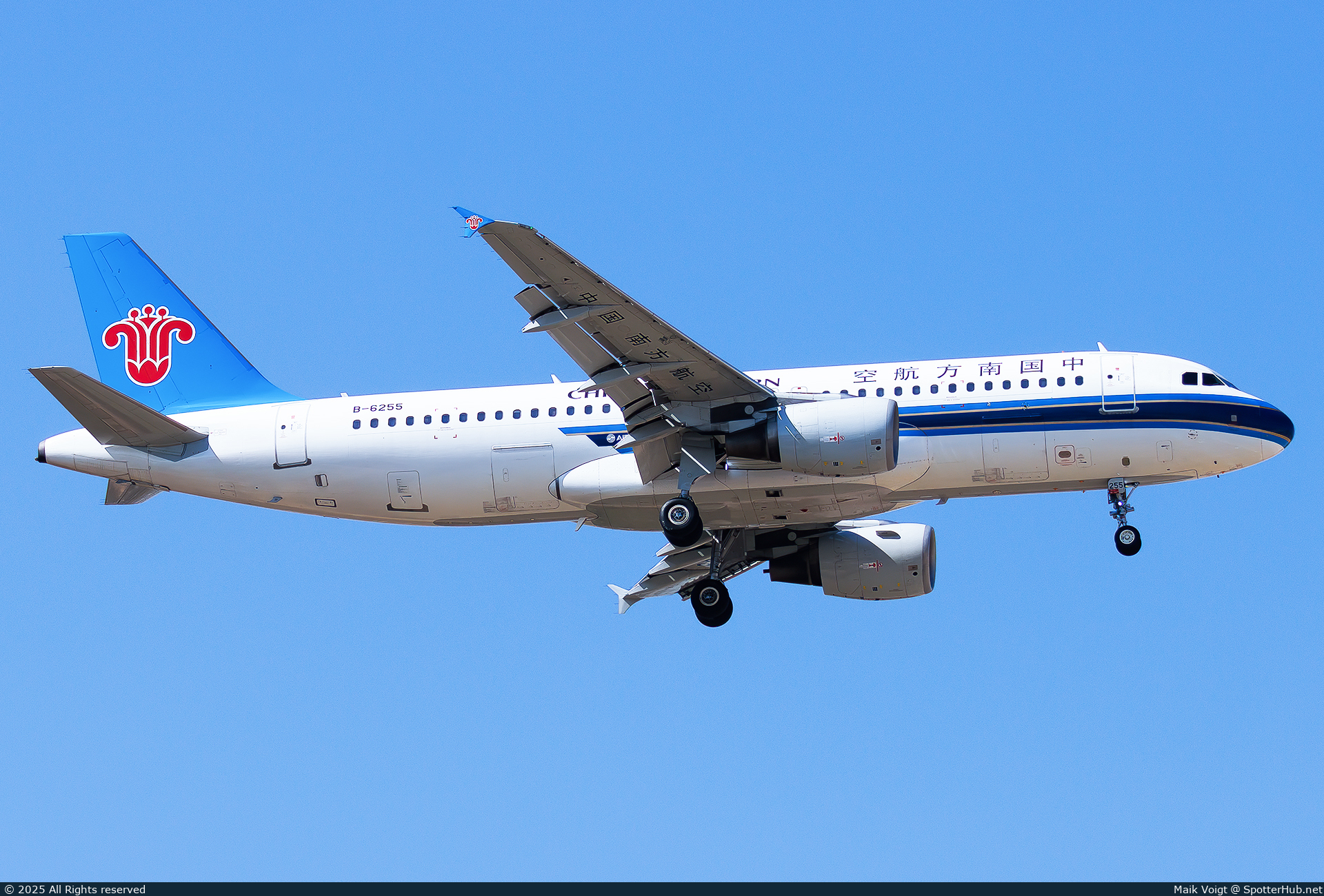 Photo of B-6255 - Airbus A320-214 operated by China Southern Airlines