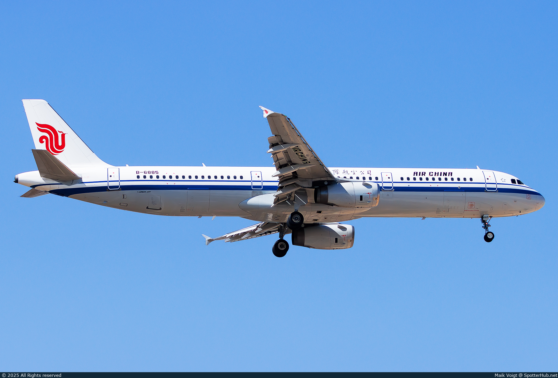 Photo of B-6885 - Airbus A321-232 operated by Air China