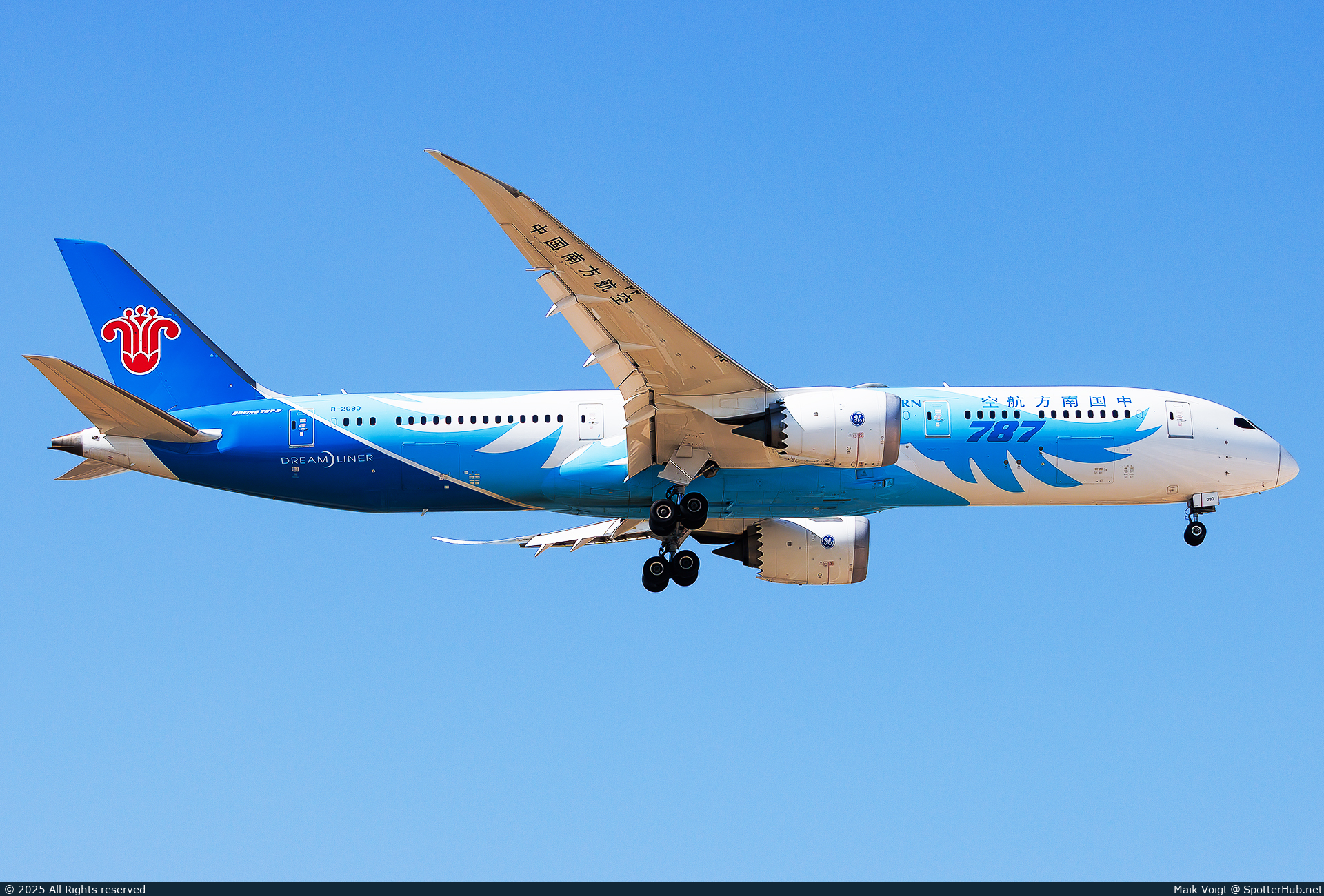 Photo of B-209D - Boeing 787-9 Dreamliner operated by China Southern Airlines