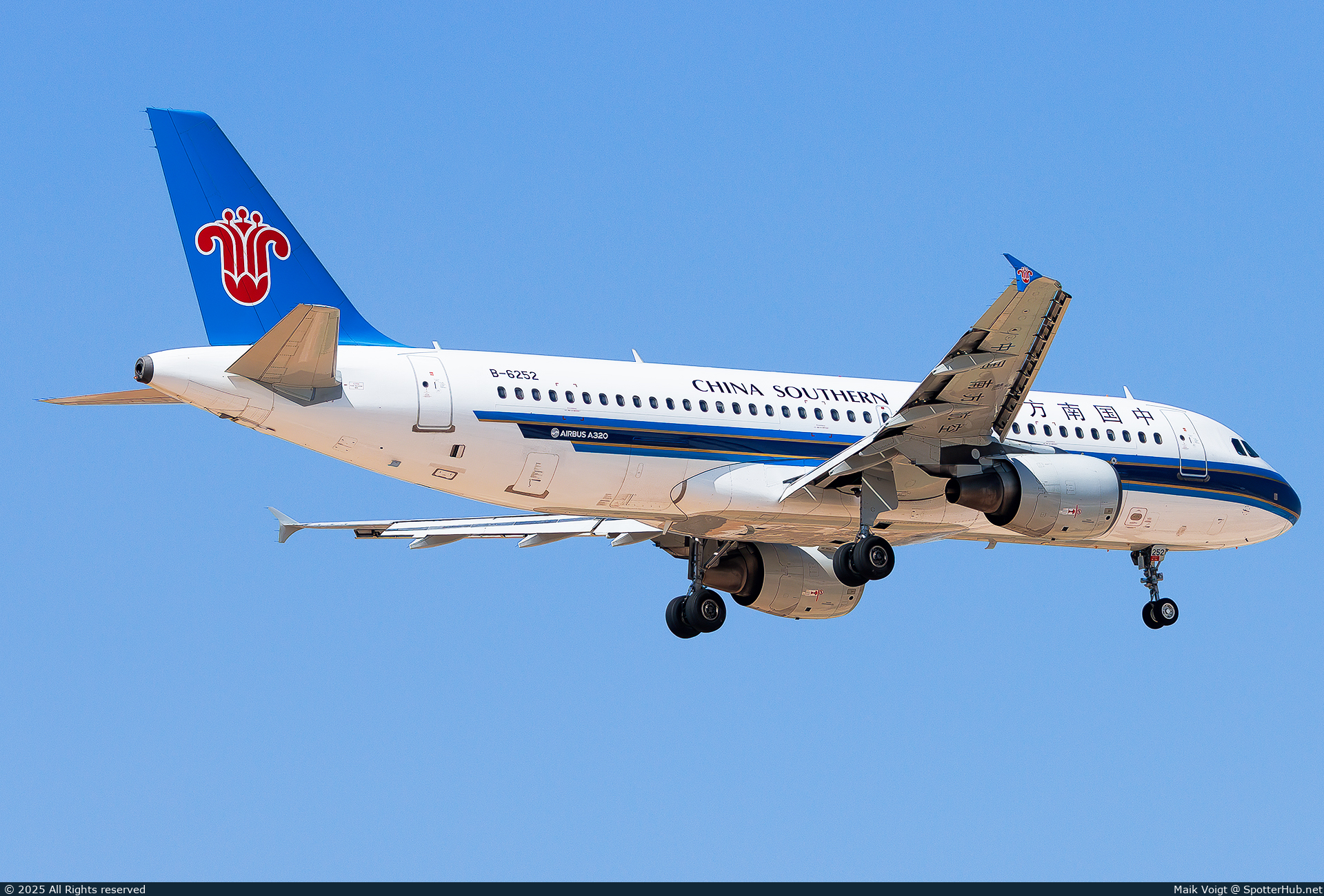 Photo of B-6252 - Airbus A320-214 operated by China Southern Airlines