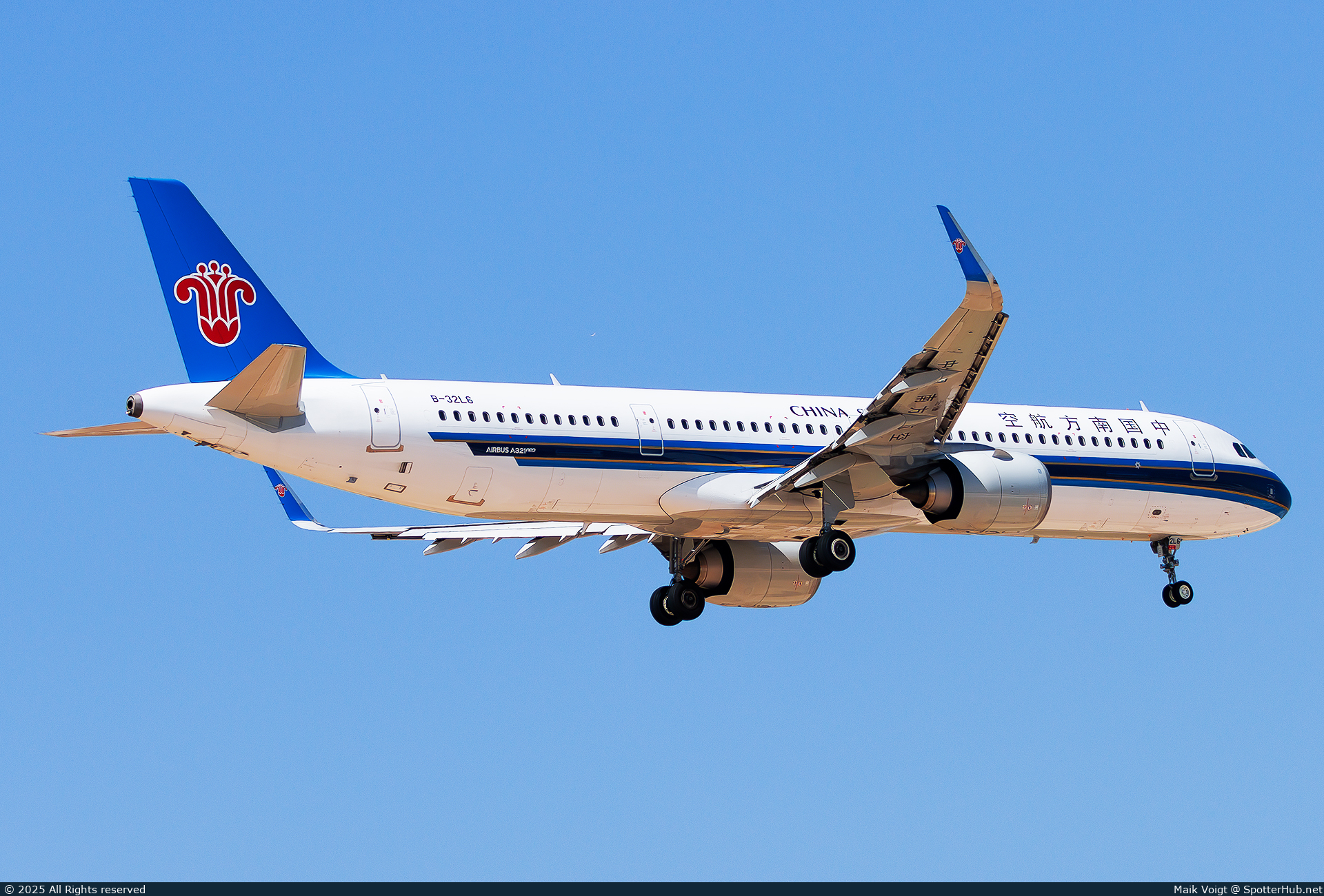 Photo of B-32L6 - Airbus A321-251NX operated by China Southern Airlines