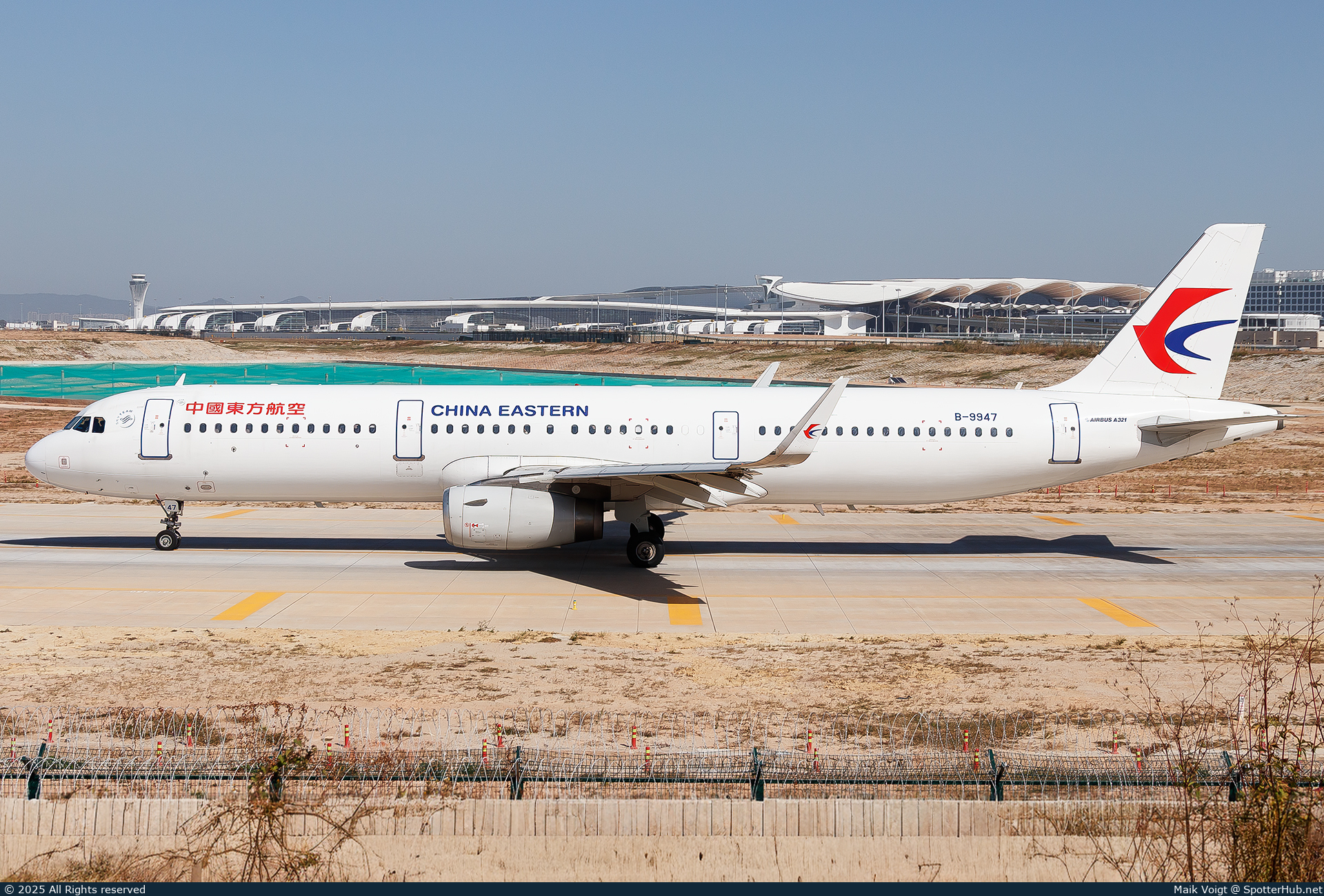 Photo of B-9947 - Airbus A321-231 operated by China Eastern Airlines