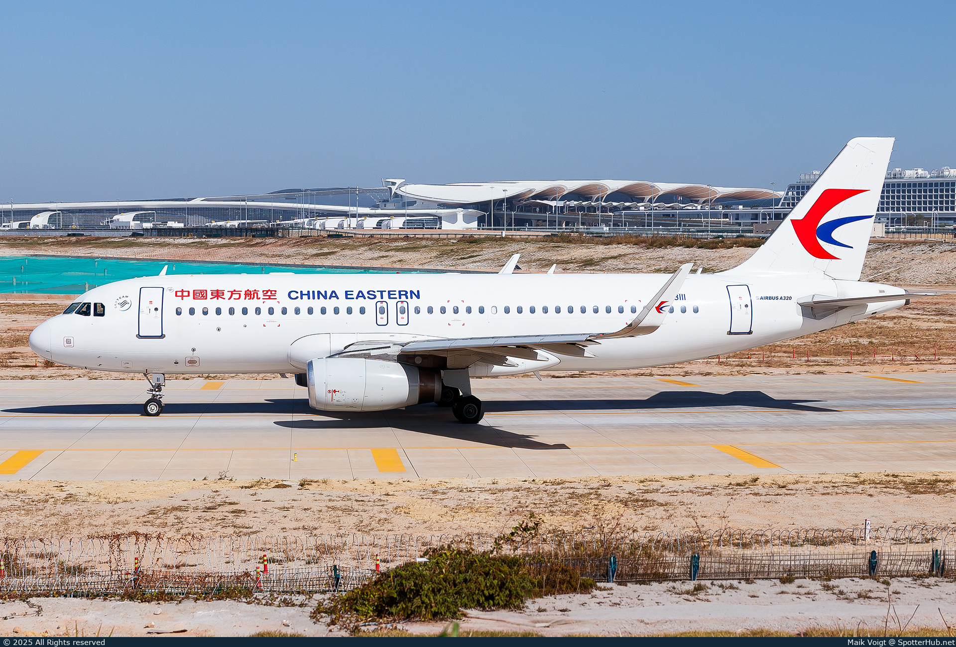 Photo of B-8111 - Airbus A320-232 operated by China Eastern Airlines