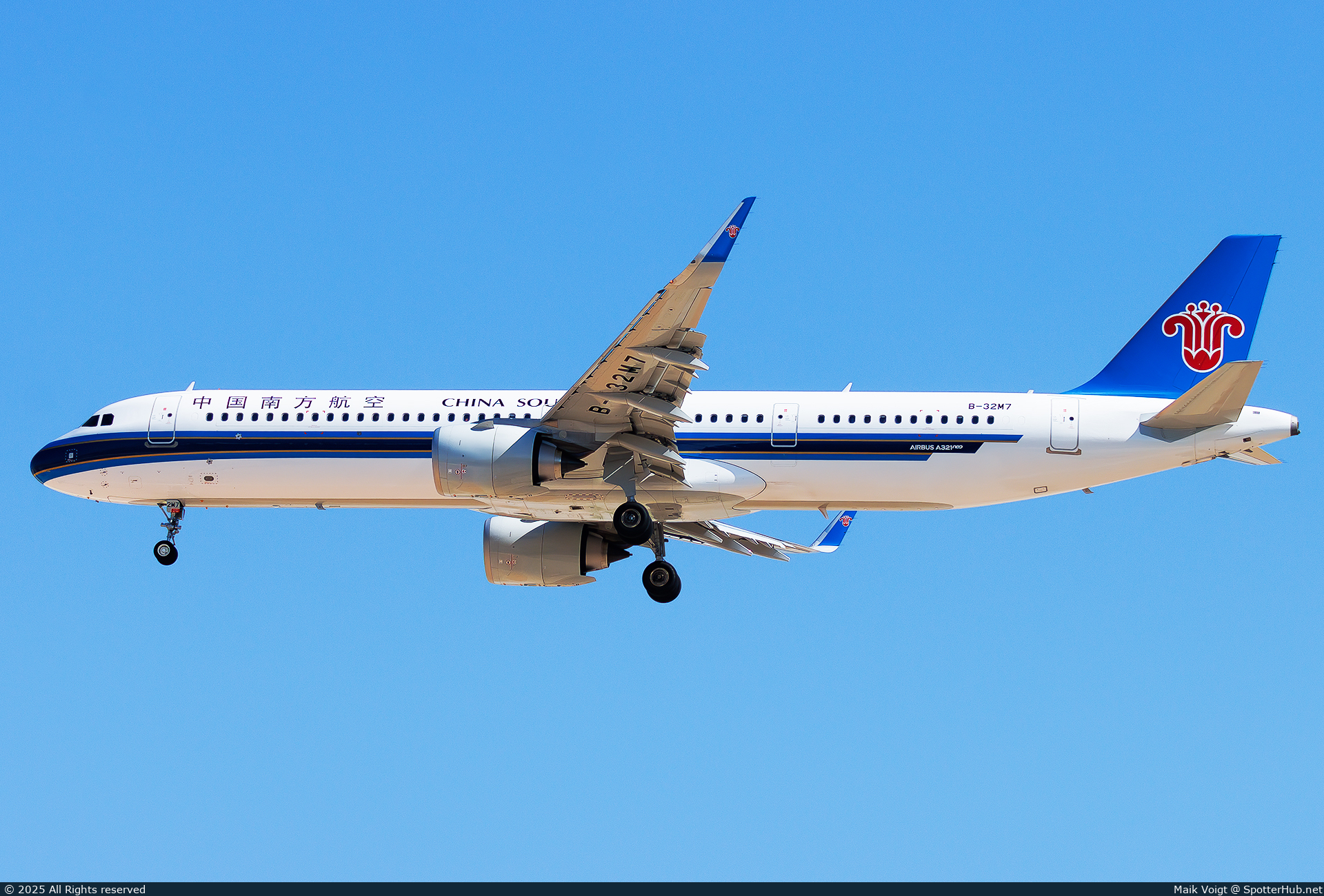 Photo of B-32M7 - Airbus A321-251NX operated by China Southern Airlines
