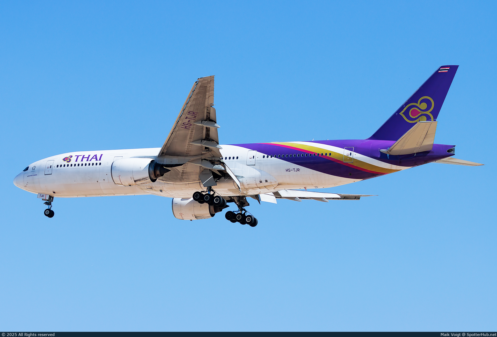 Photo of HS-TJR - Boeing 777-2D7(ER) operated by Thai Airways International