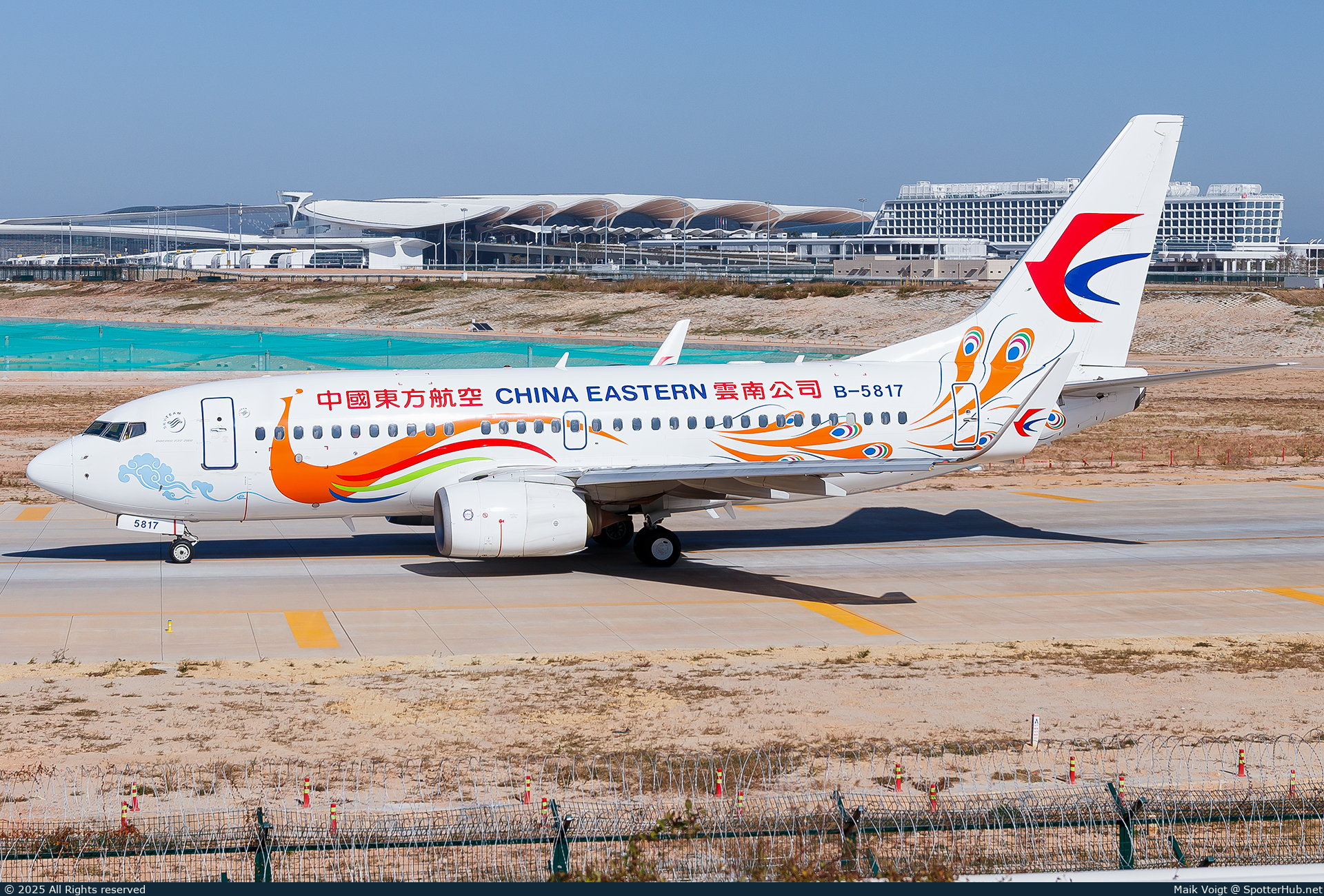 Photo of B-5817 - Boeing 737-79P operated by China Eastern Airlines