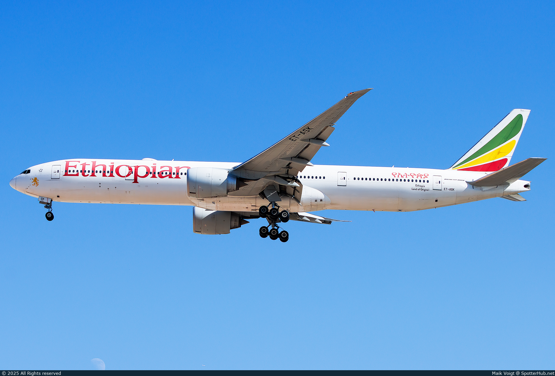 Photo of ET-ASK - Boeing 777-360(ER) operated by Ethiopian Airlines