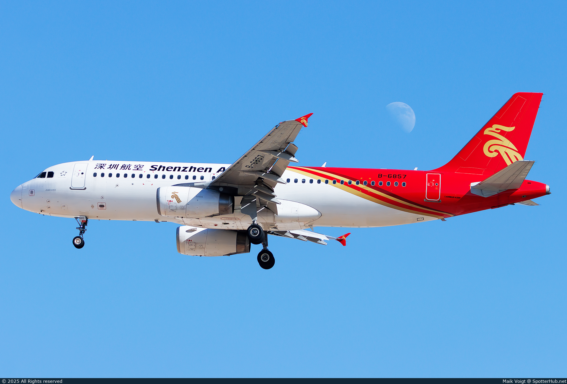 Photo of B-6857 - Airbus A320-232 operated by Shenzhen Airlines