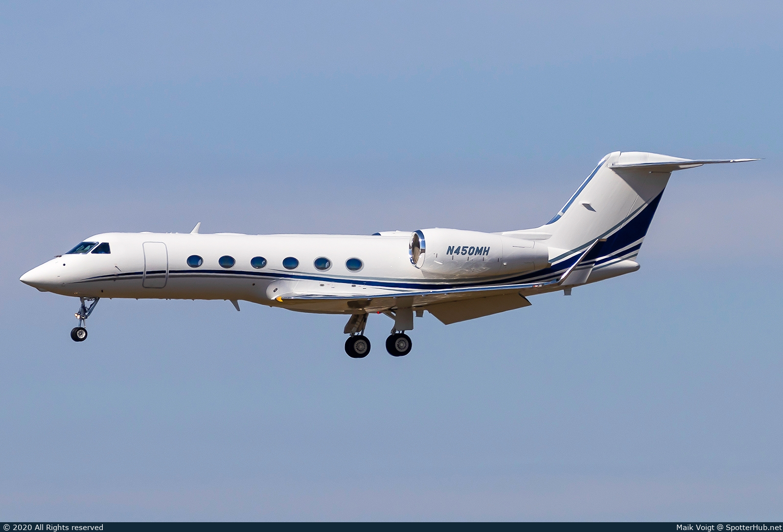 Photo of N450MH - Gulfstream GIV-X (G450) operated by The Hershey Company