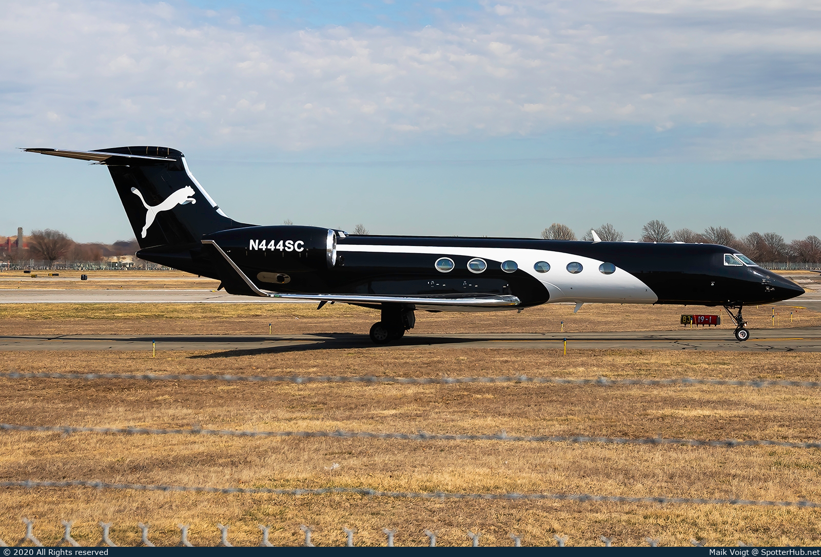 Photo of N444SC - Gulfstream GV operated by Talon Air