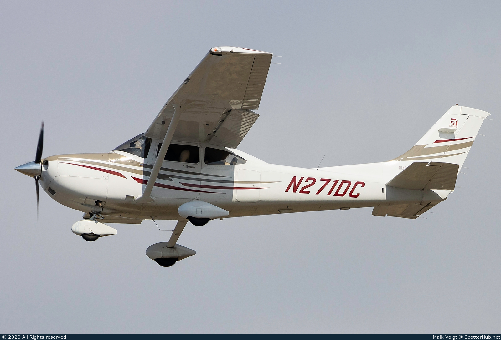 Photo of N271DC - Cessna 182T Skylane operated by Forum Aviation