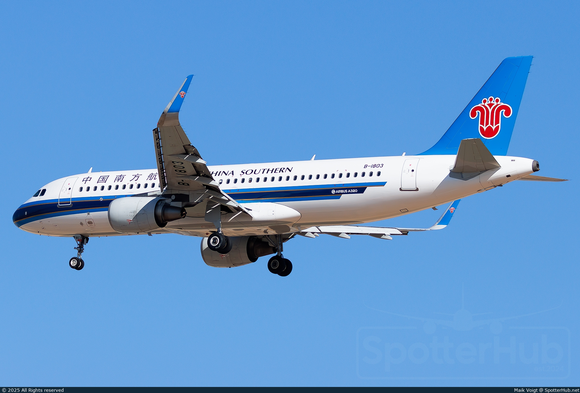 Photo of B-1803 - Airbus A320-214 operated by China Southern Airlines