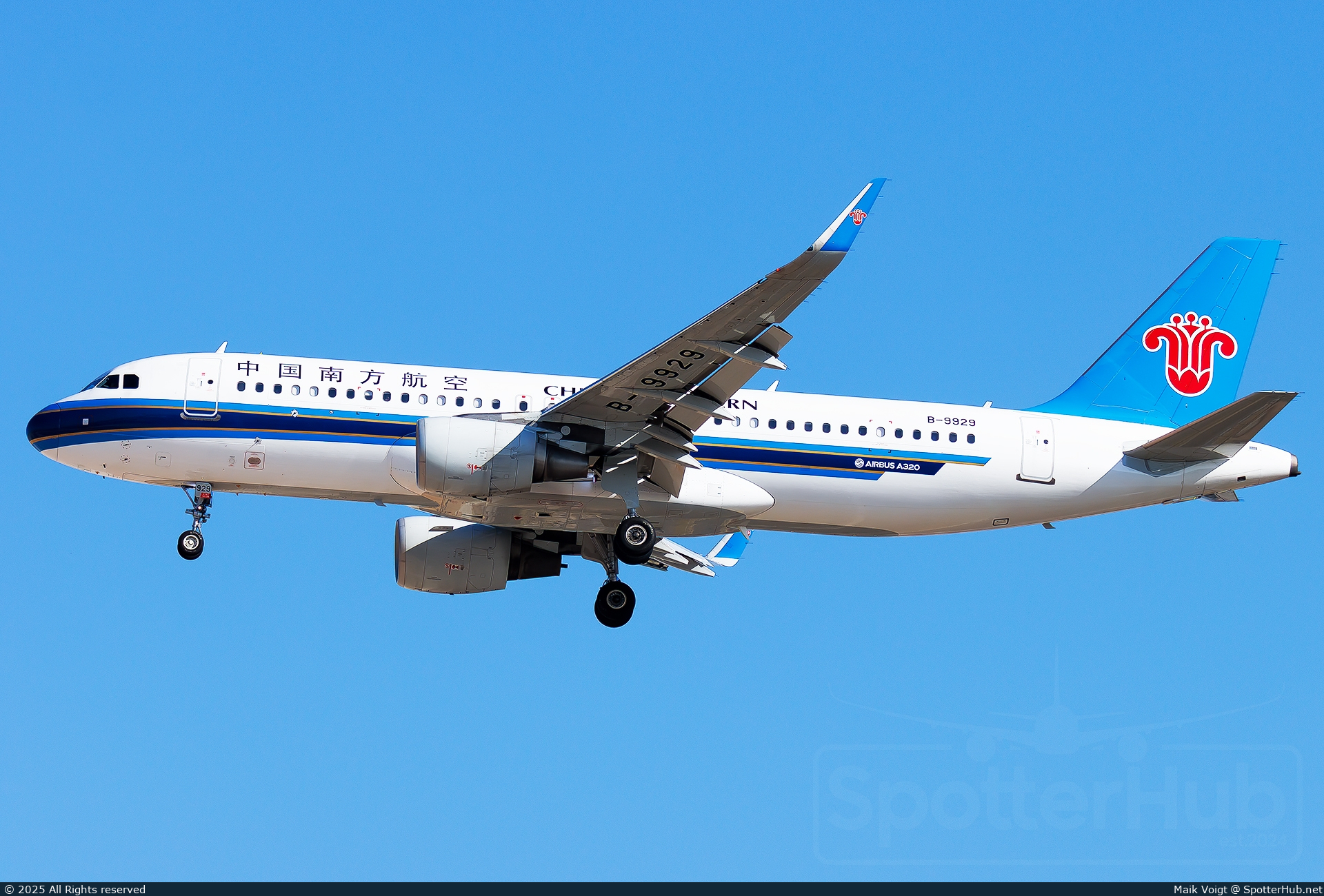 Photo of B-9929 - Airbus A320-214 operated by China Southern Airlines