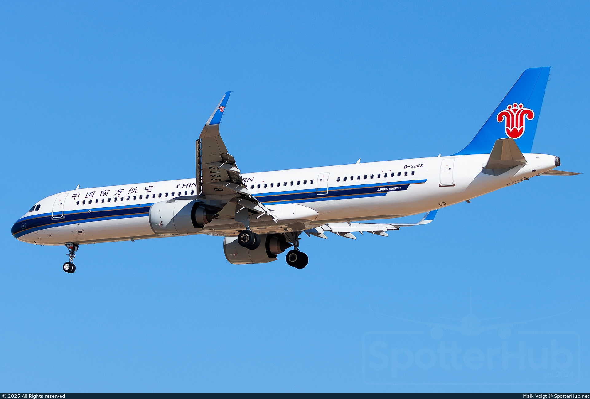 Photo of B-32KZ - Airbus A321-251NX operated by China Southern Airlines