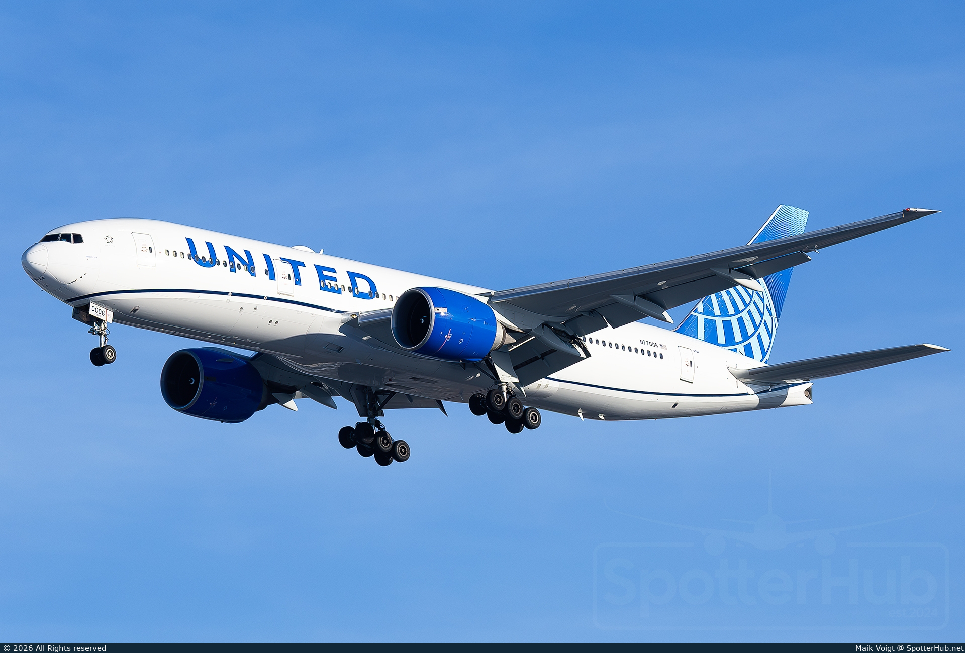 Photo of N77006 - Boeing 777-224(ER) operated by United Airlines