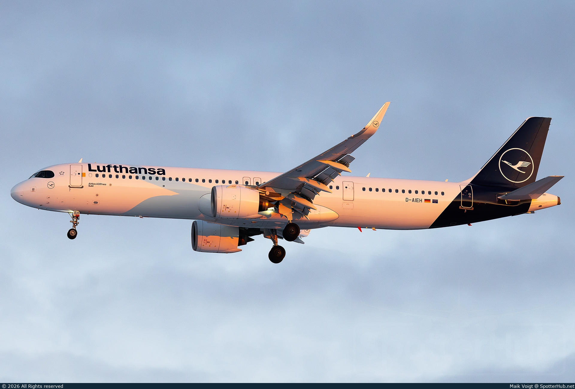 Photo of D-AIEH - Airbus A321-271NX operated by Lufthansa