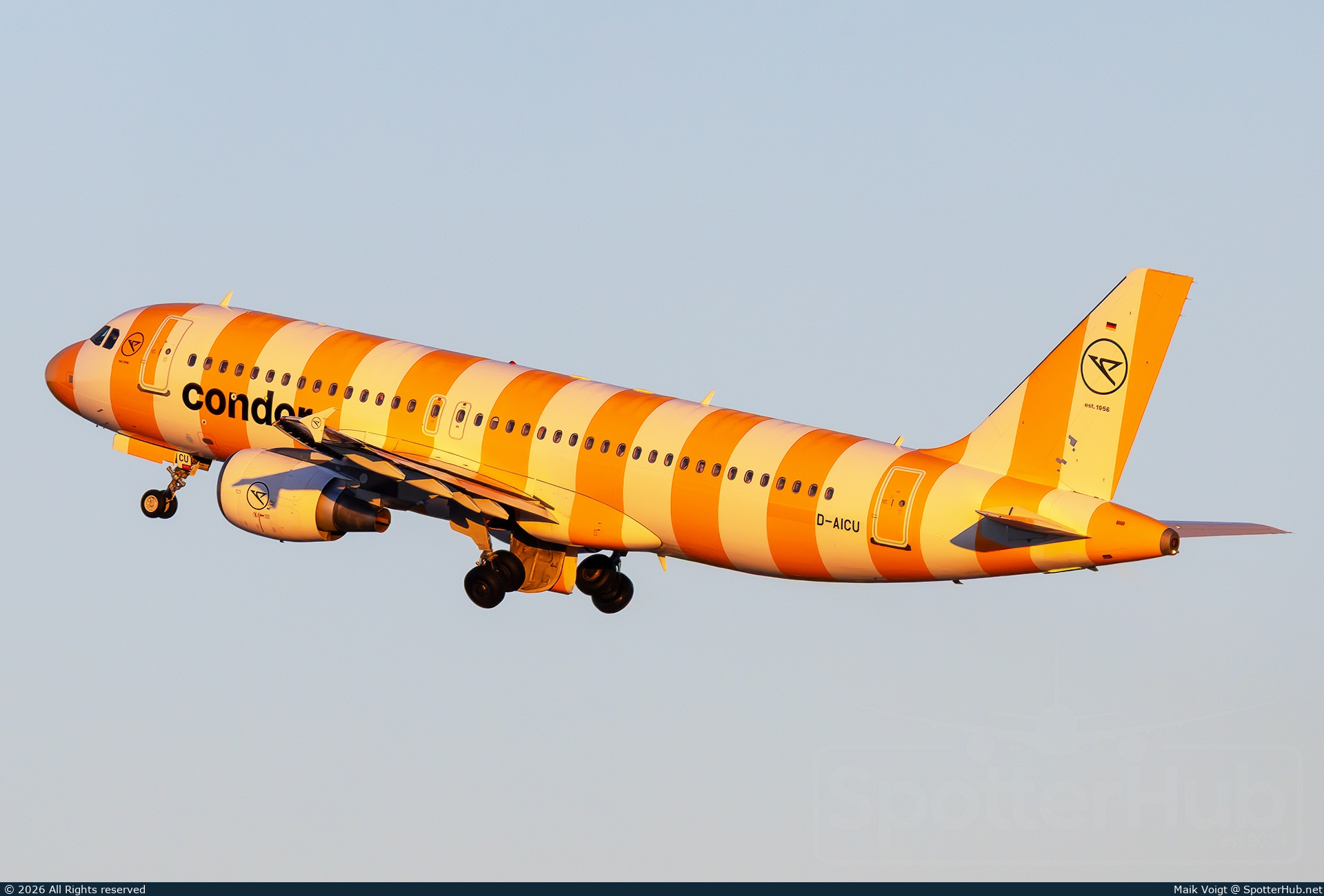 Photo of D-AICU - Airbus A320-214 operated by Condor