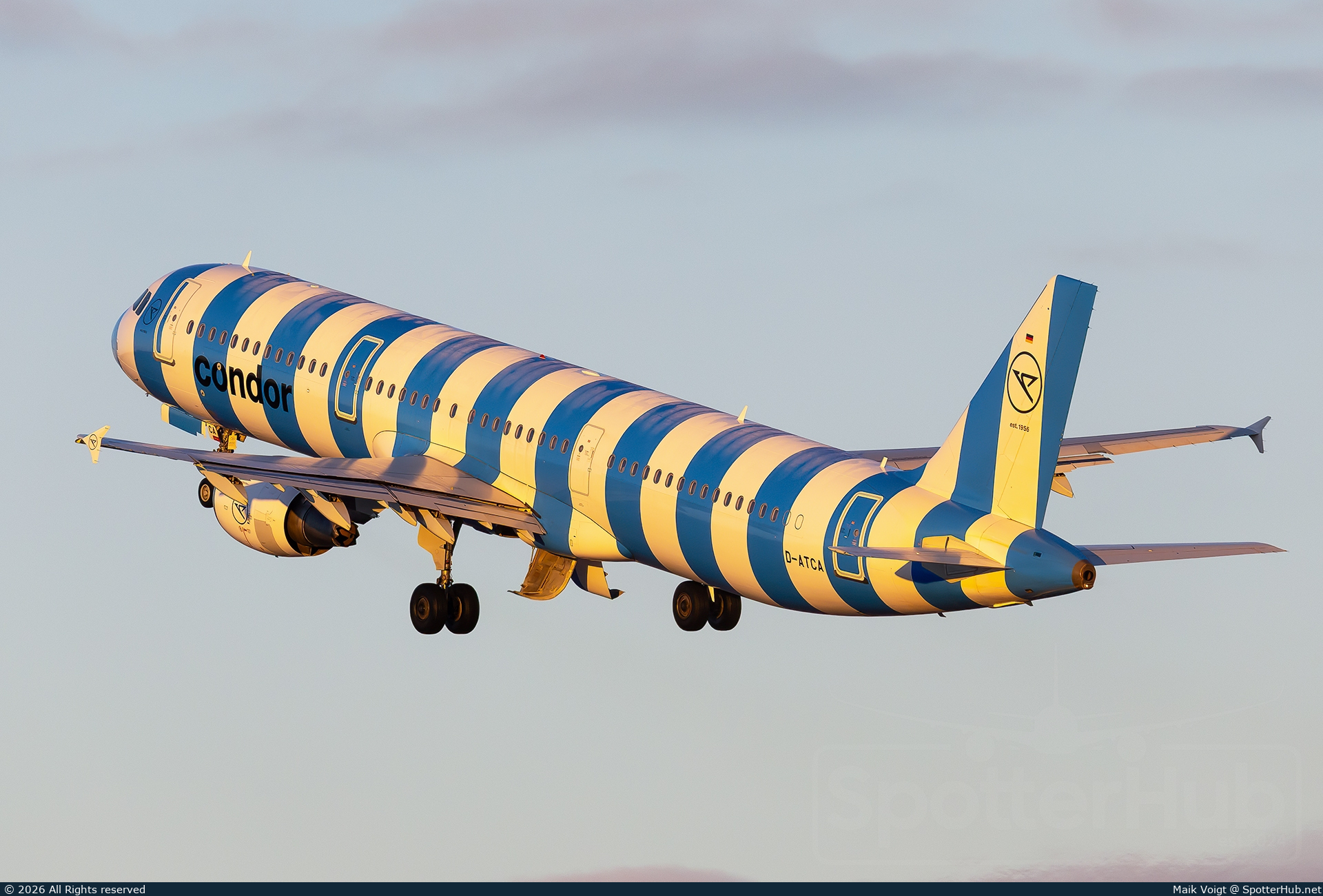 Photo of D-ATCA - Airbus A321-211 operated by Condor