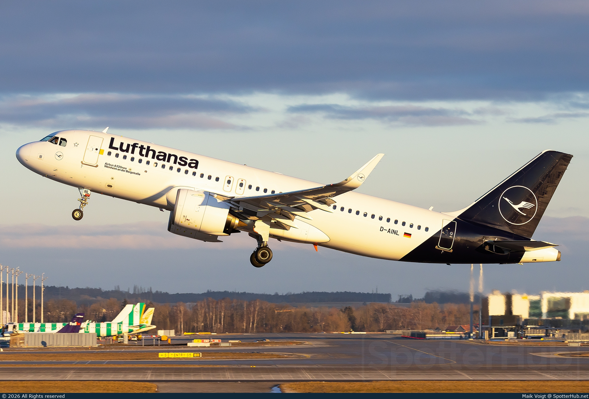 Photo of D-AINL - Airbus A320-271N operated by Lufthansa