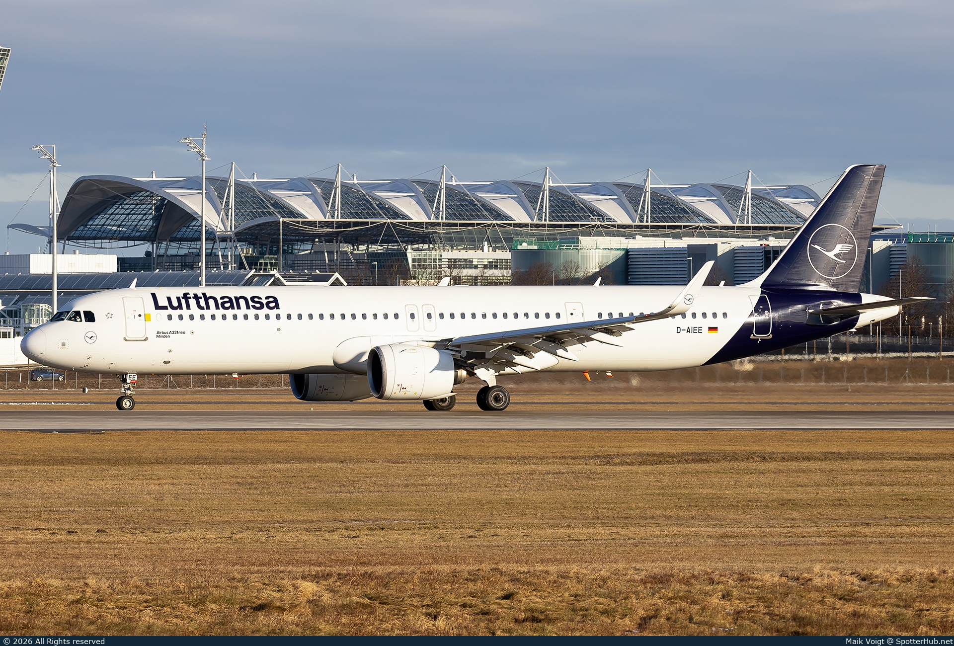 Photo of D-AIEE - Airbus A321-271NX operated by Lufthansa