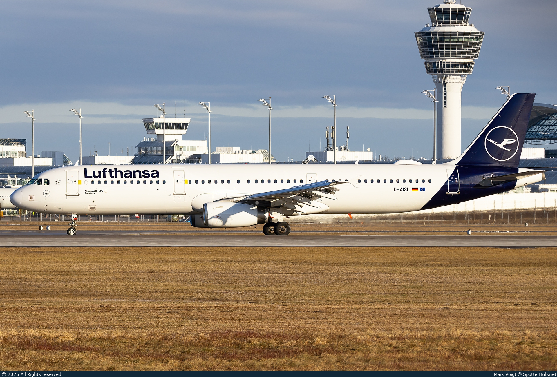 Photo of D-AISL - Airbus A321-231 operated by Lufthansa