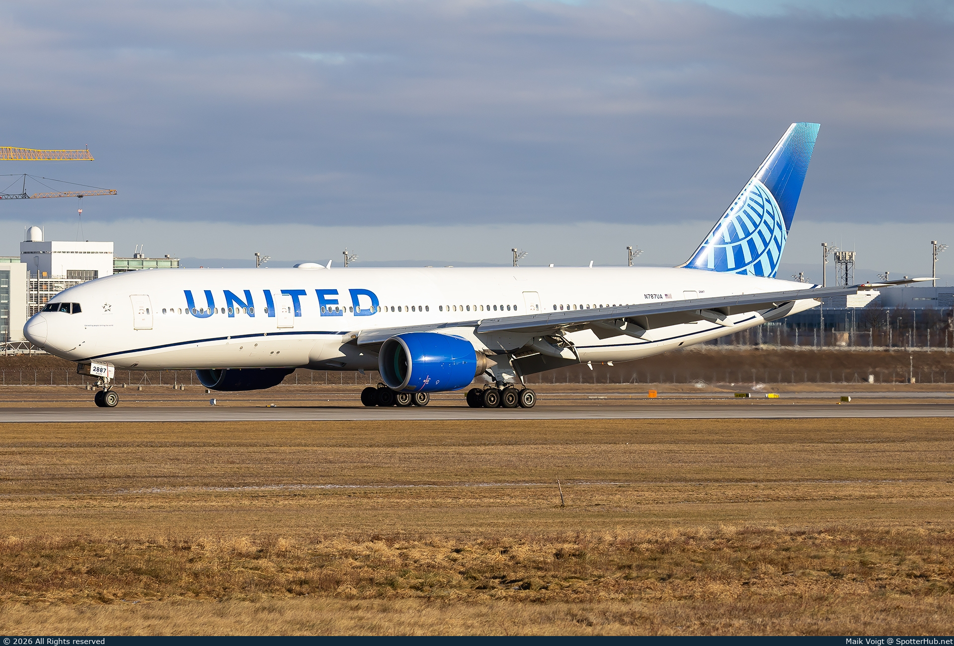 Photo of N787UA - Boeing 777-222(ER) operated by United Airlines